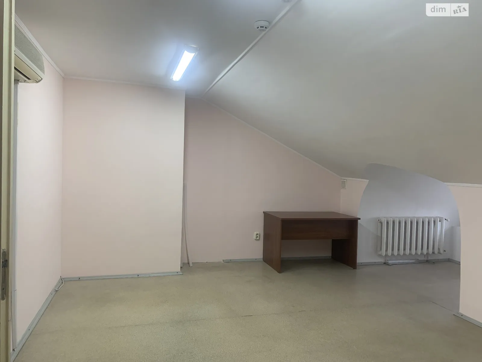 Сдается в аренду офис 28 кв. м в бизнес-центре, цена: 5500 грн - фото 1