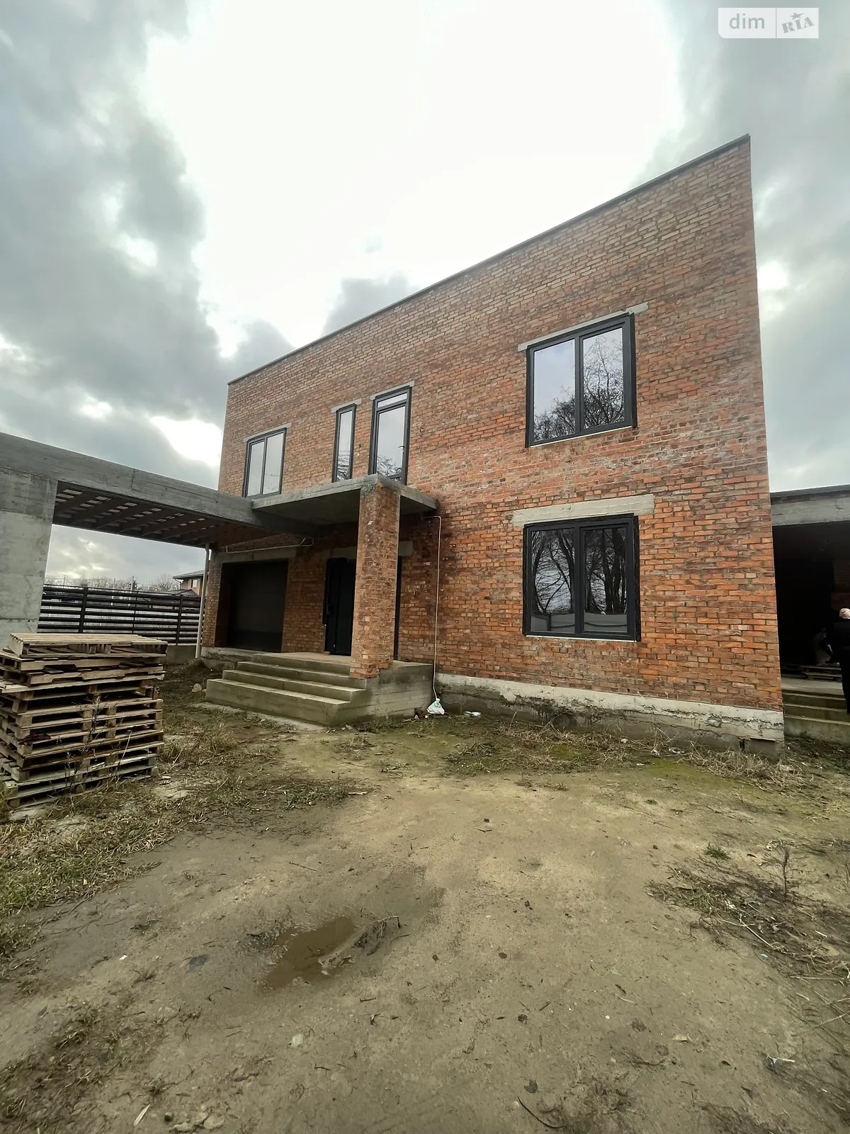 Продается дом на 2 этажа 213 кв. м с садом, цена: 160000 $ - фото 1