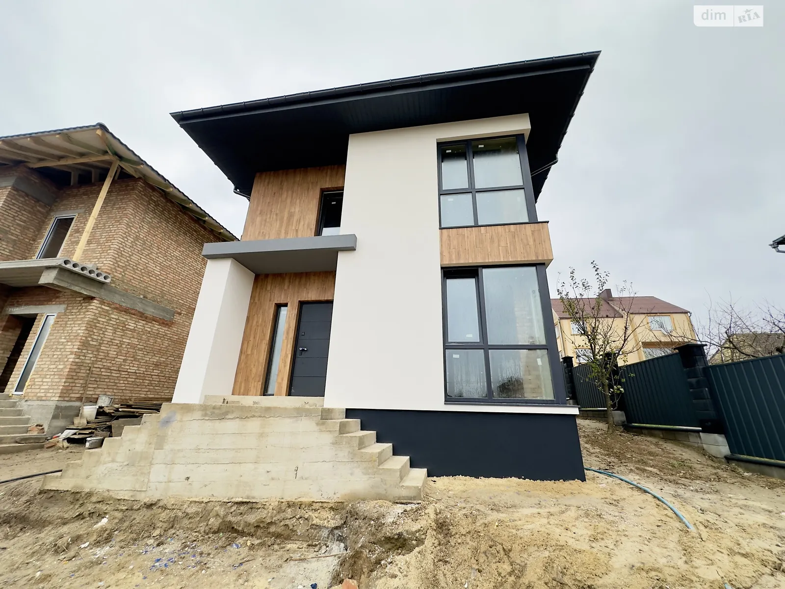 Продается дом на 2 этажа 118 кв. м с мебелью, цена: 98000 $ - фото 1