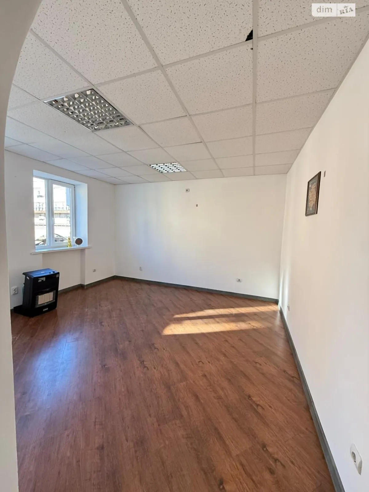 Сдается в аренду офис 33 кв. м в бизнес-центре, цена: 12000 грн - фото 1