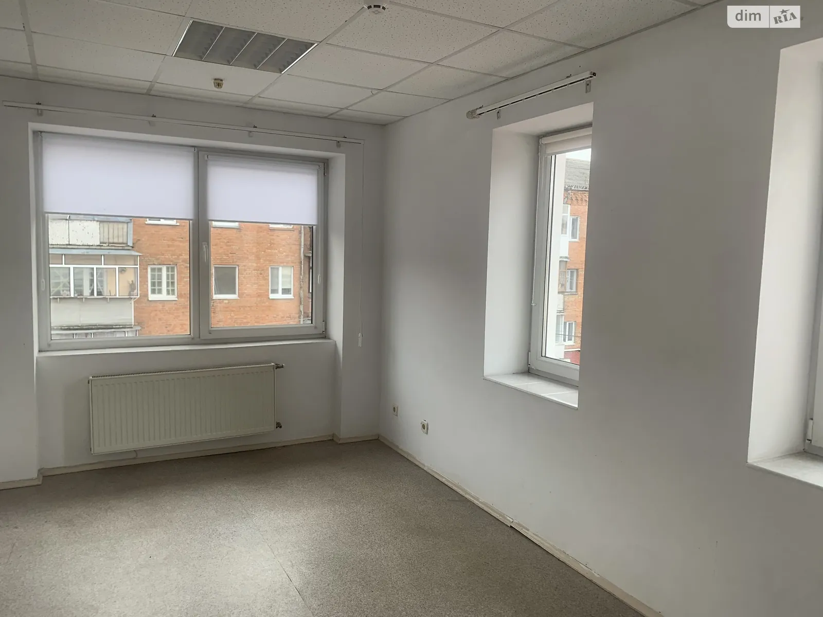 Сдается в аренду офис 12 кв. м в бизнес-центре, цена: 4000 грн - фото 1