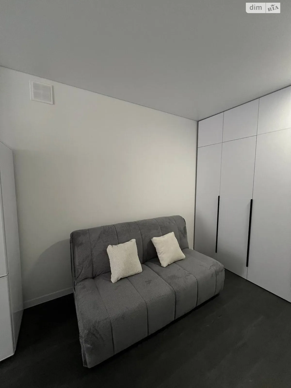 Сдается в аренду 1-комнатная квартира 35 кв. м в Ужгороде, ул. Енковская, 31 - фото 1