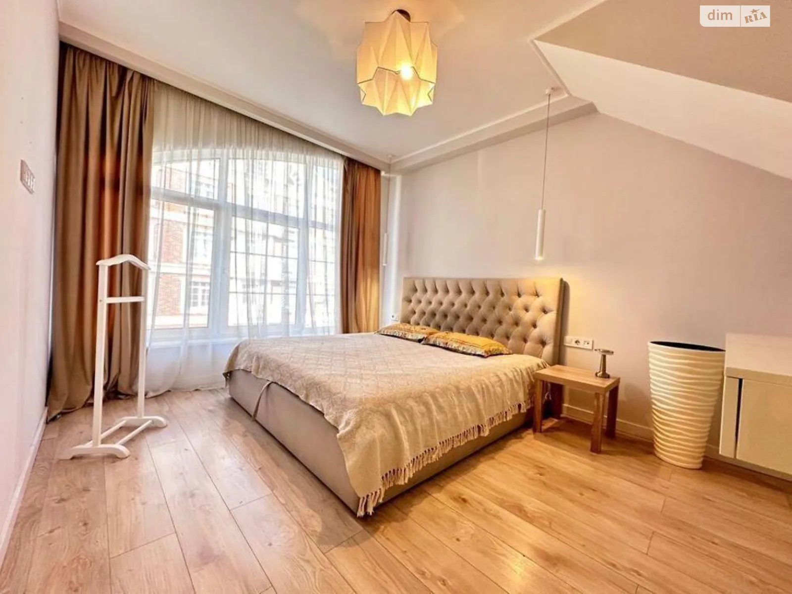 Продается 5-комнатная квартира 110 кв. м в Киеве, вул. Дмитрия Луценко(Крейсера "Аврора"), 6 - фото 1