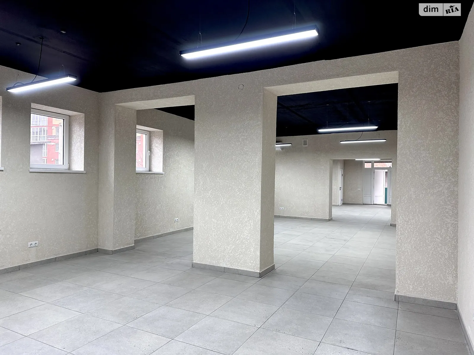 Сдается в аренду помещения свободного назначения 153.9 кв. м в 9-этажном здании, цена: 30000 грн - фото 1
