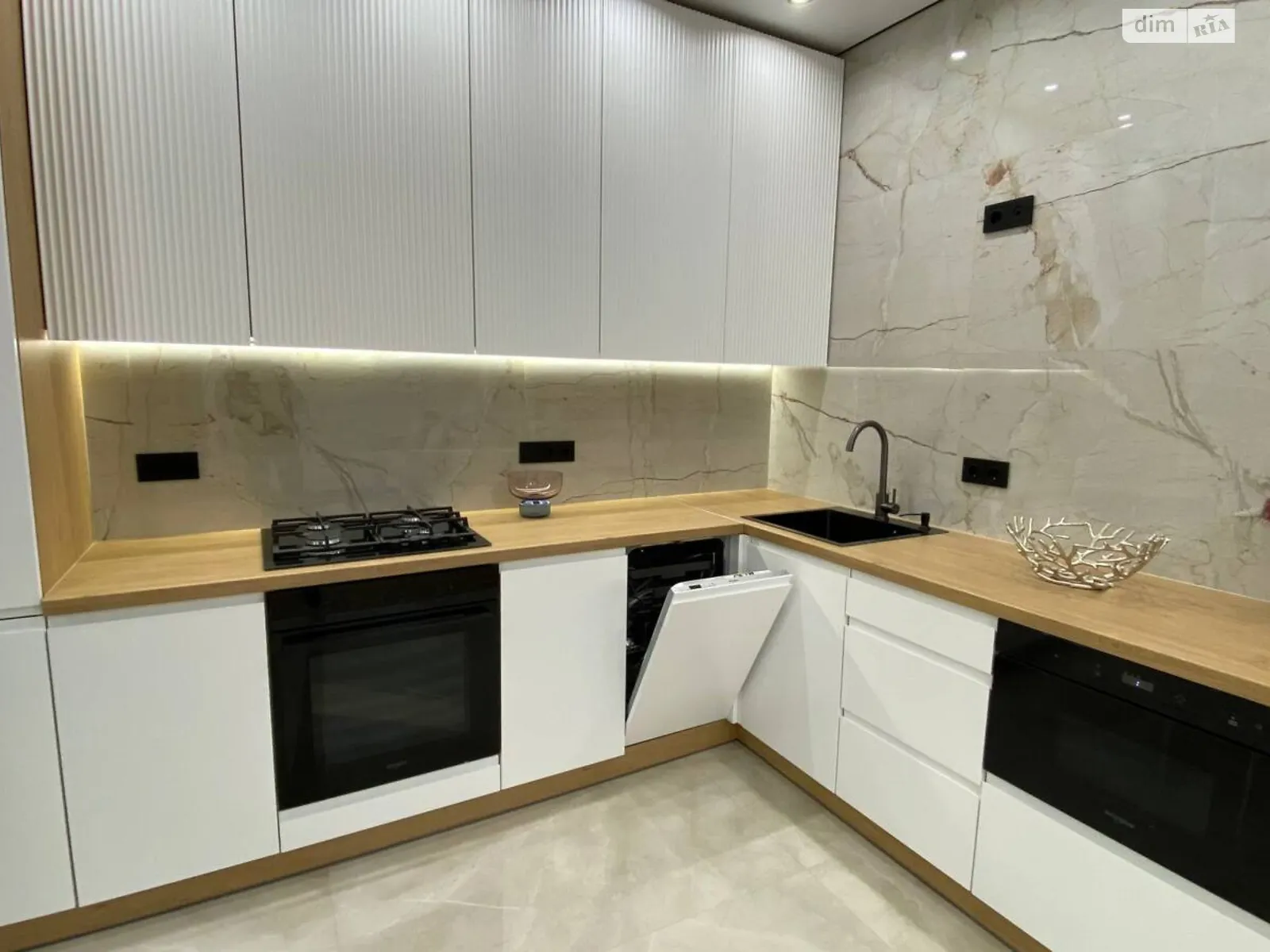 Продается 1-комнатная квартира 41 кв. м в Софиевской Борщаговке, ул. Радостная, 6 - фото 1