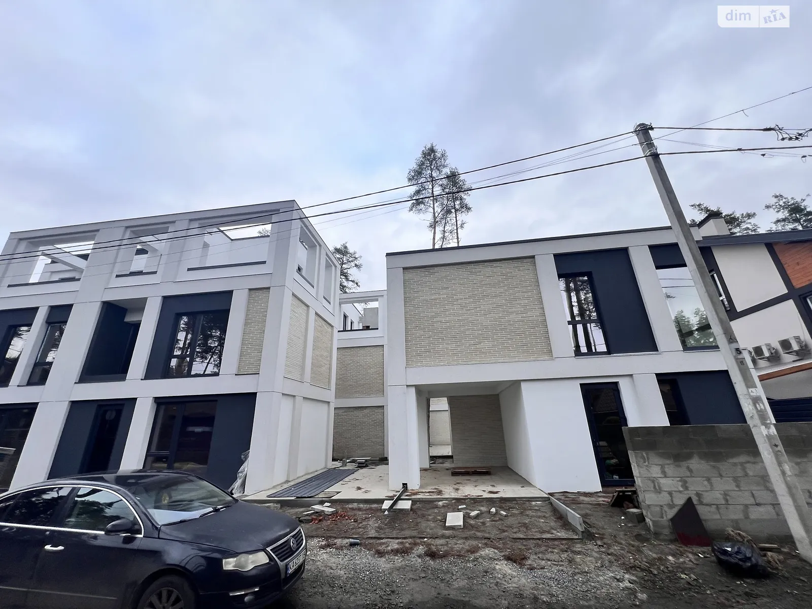 Продается дом на 2 этажа 107 кв. м с бассейном, цена: 130000 $ - фото 1