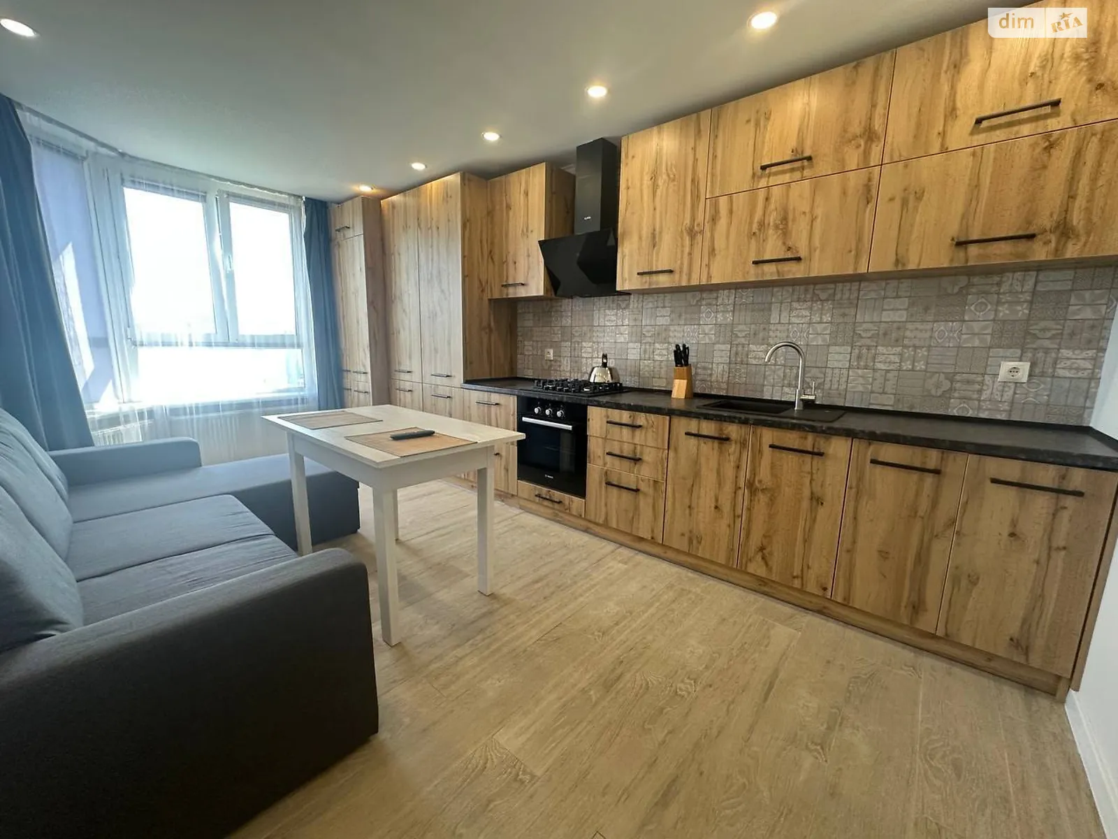 1-комнатная квартира 50 кв. м в Тернополе, ул. Белогорская - фото 1