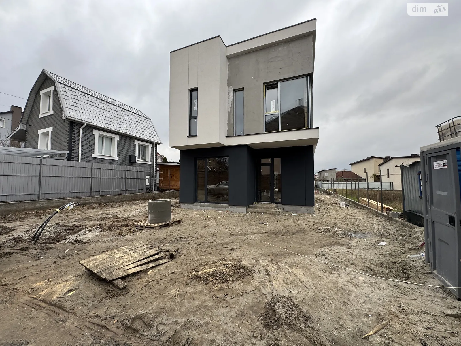 Продается дом на 2 этажа 145 кв. м с бассейном, цена: 189000 $ - фото 1