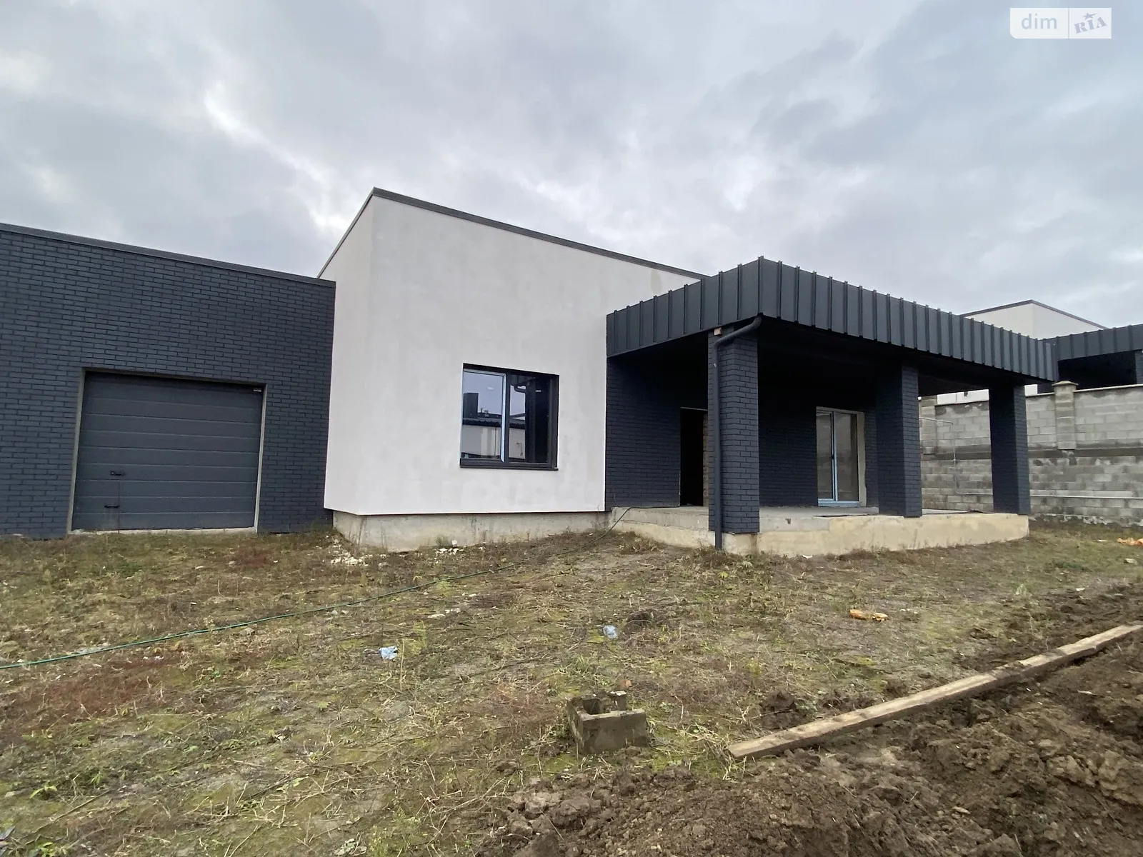 Продається одноповерховий будинок 165 кв. м с басейном, цена: 95000 $ - фото 1