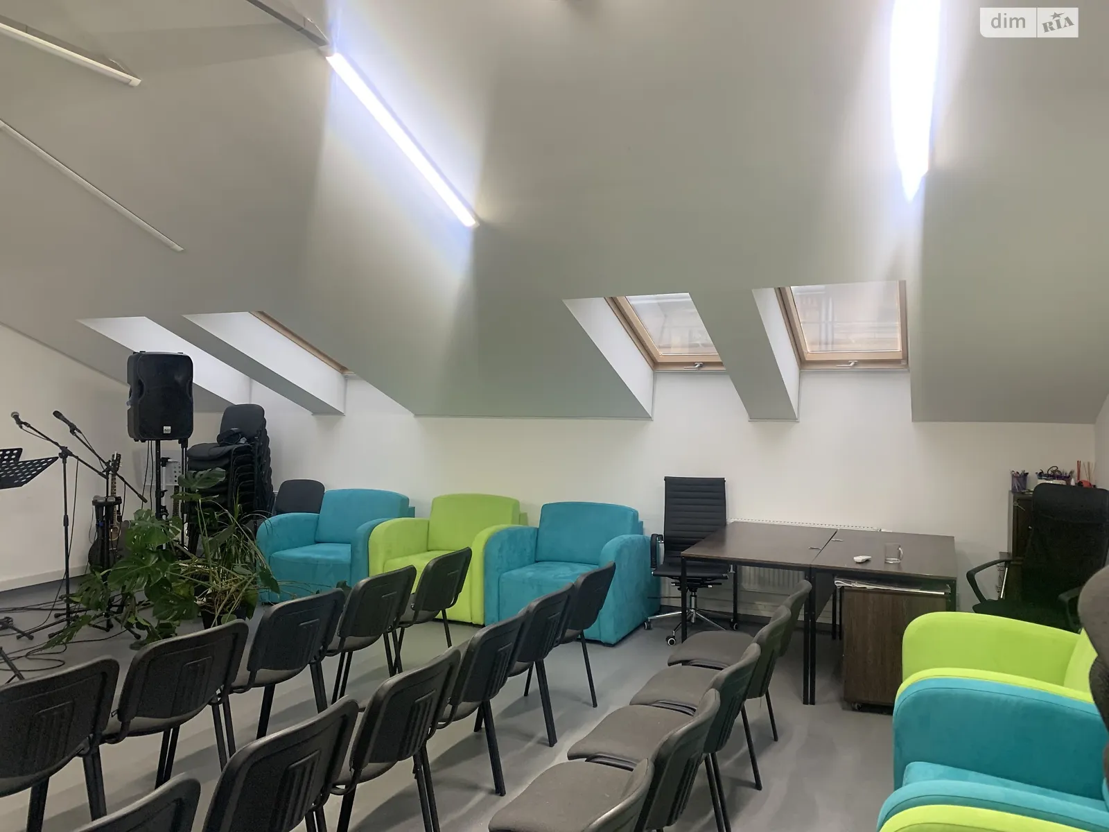 Сдается в аренду офис 63 кв. м в бизнес-центре, цена: 945 $ - фото 1