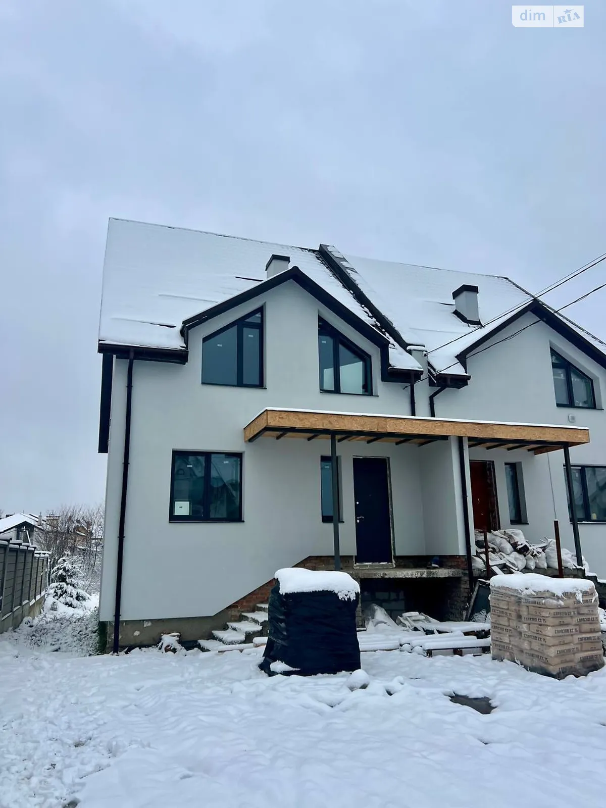 Продается дом на 2 этажа 160 кв. м с бассейном, цена: 135000 $ - фото 1