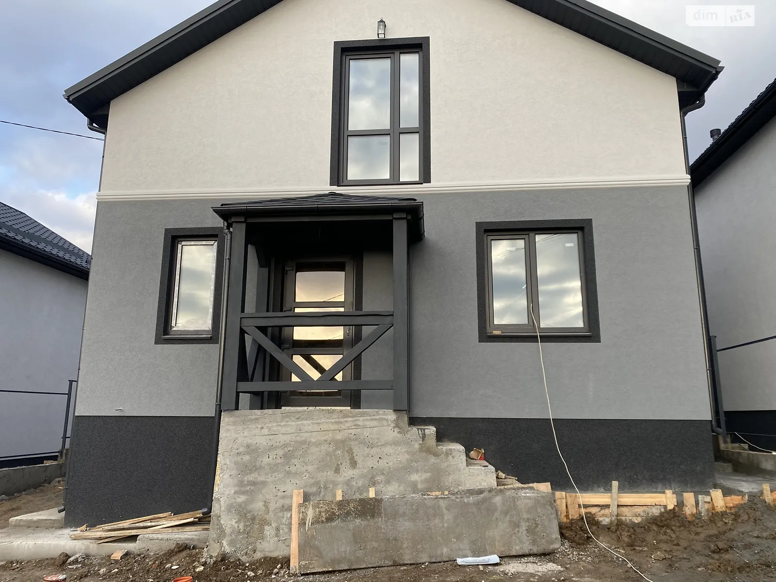 Продается дом на 2 этажа 105 кв. м с подвалом, цена: 83000 $ - фото 1