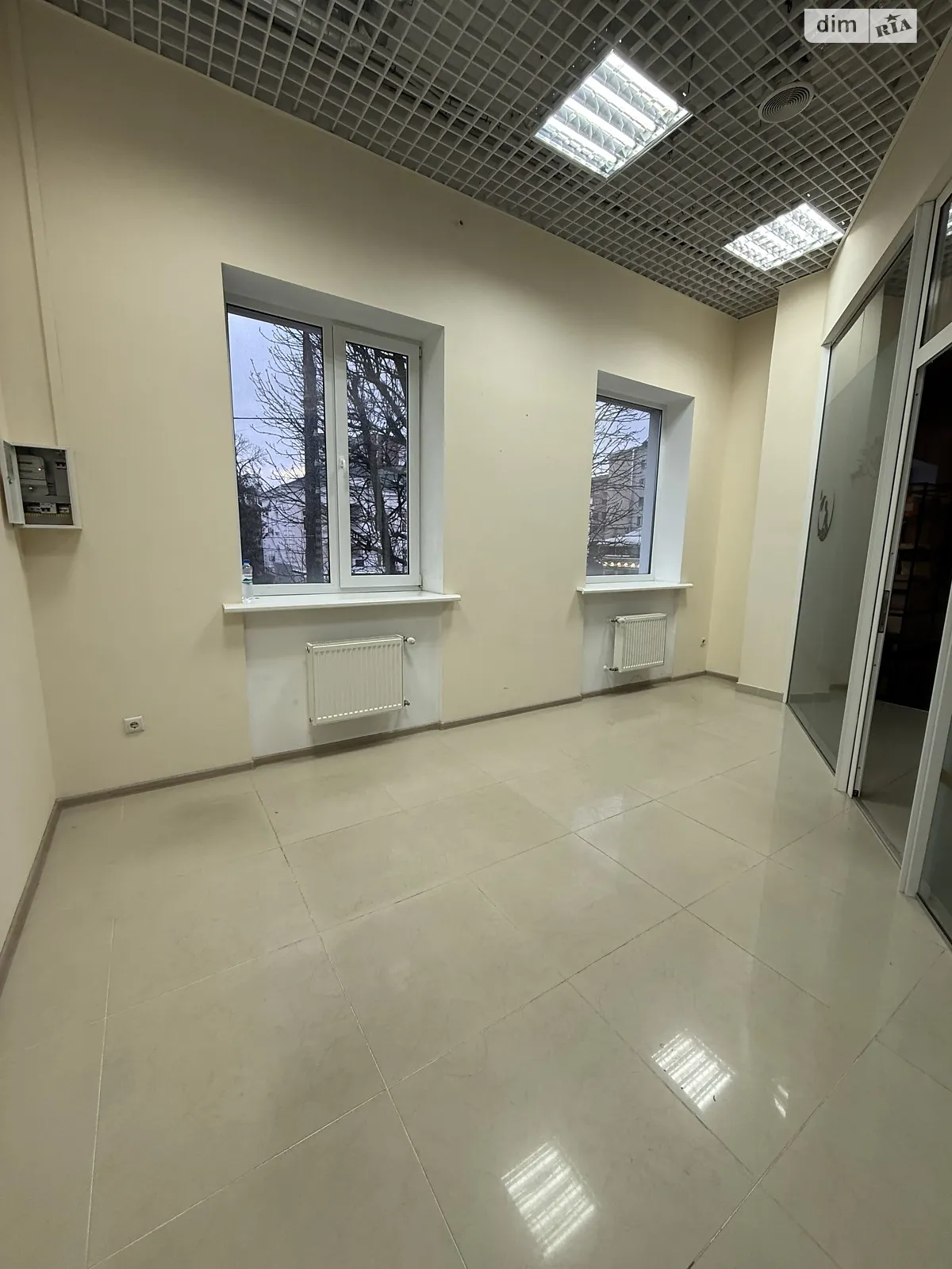 Сдается в аренду офис 16 кв. м в бизнес-центре, цена: 4000 грн - фото 1