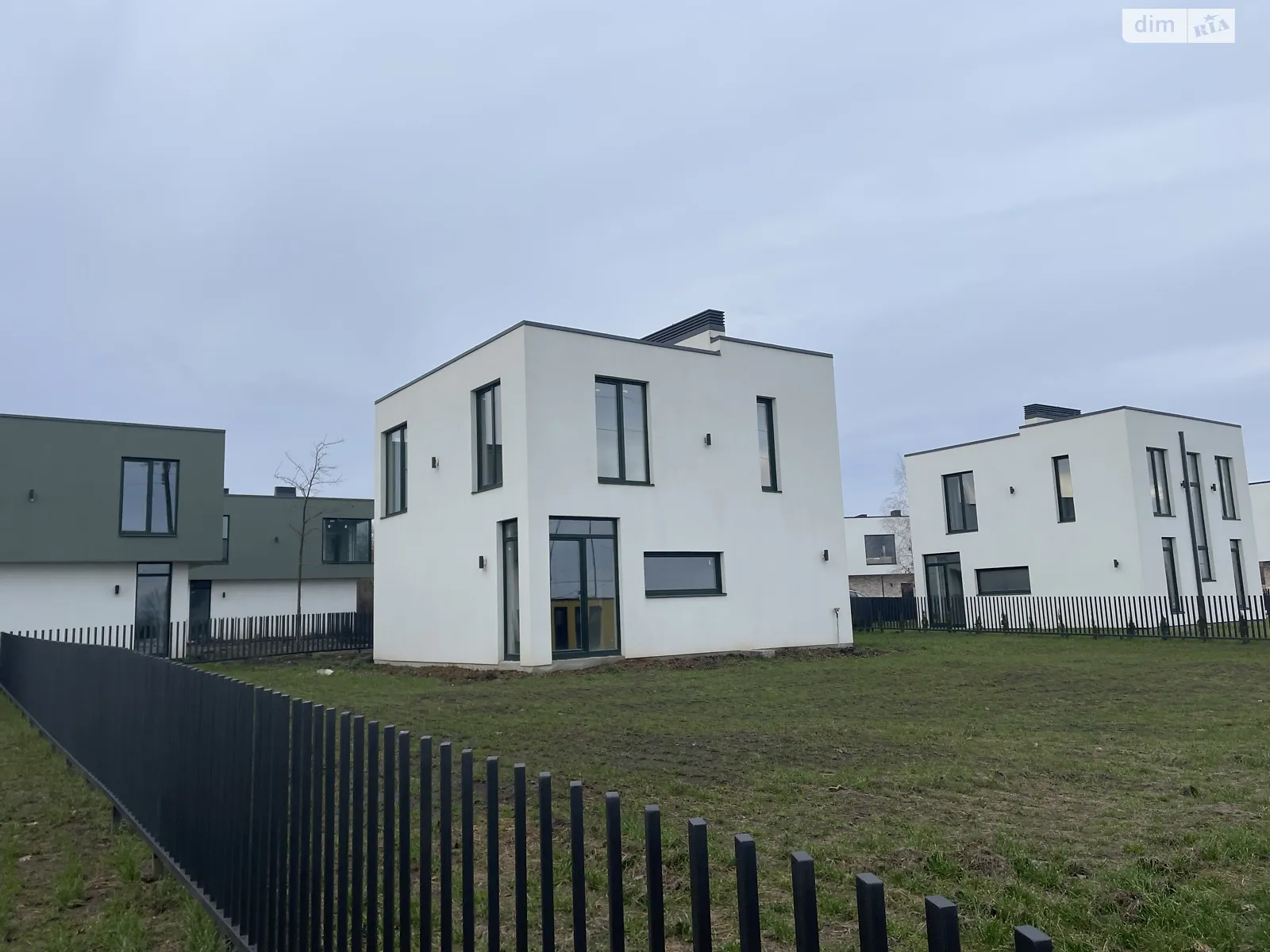 Продается дом на 2 этажа 136 кв. м с балконом, цена: 950 $ - фото 1