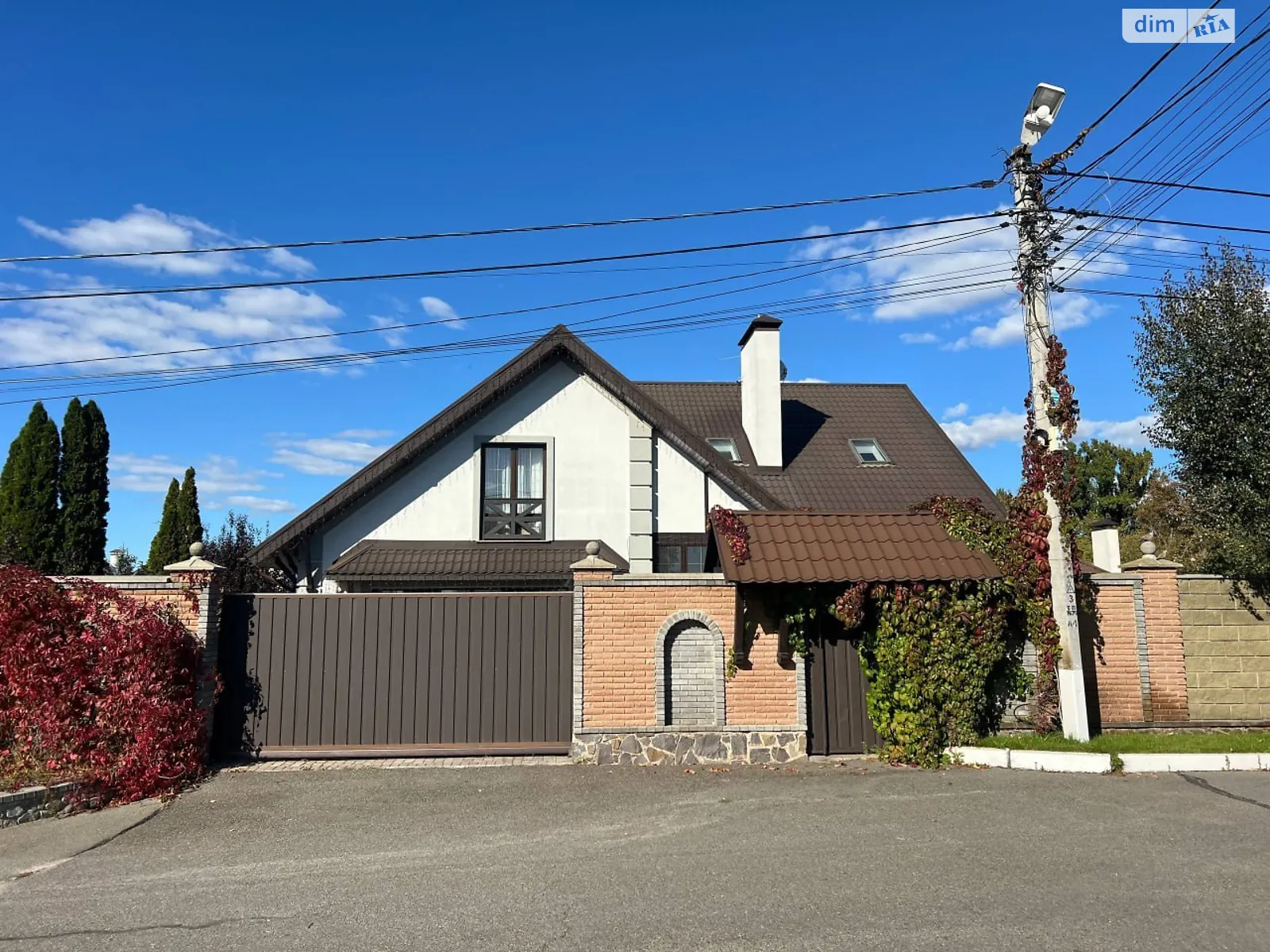 Продается дом на 2 этажа 265.6 кв. м с подвалом, цена: 450000 $ - фото 1