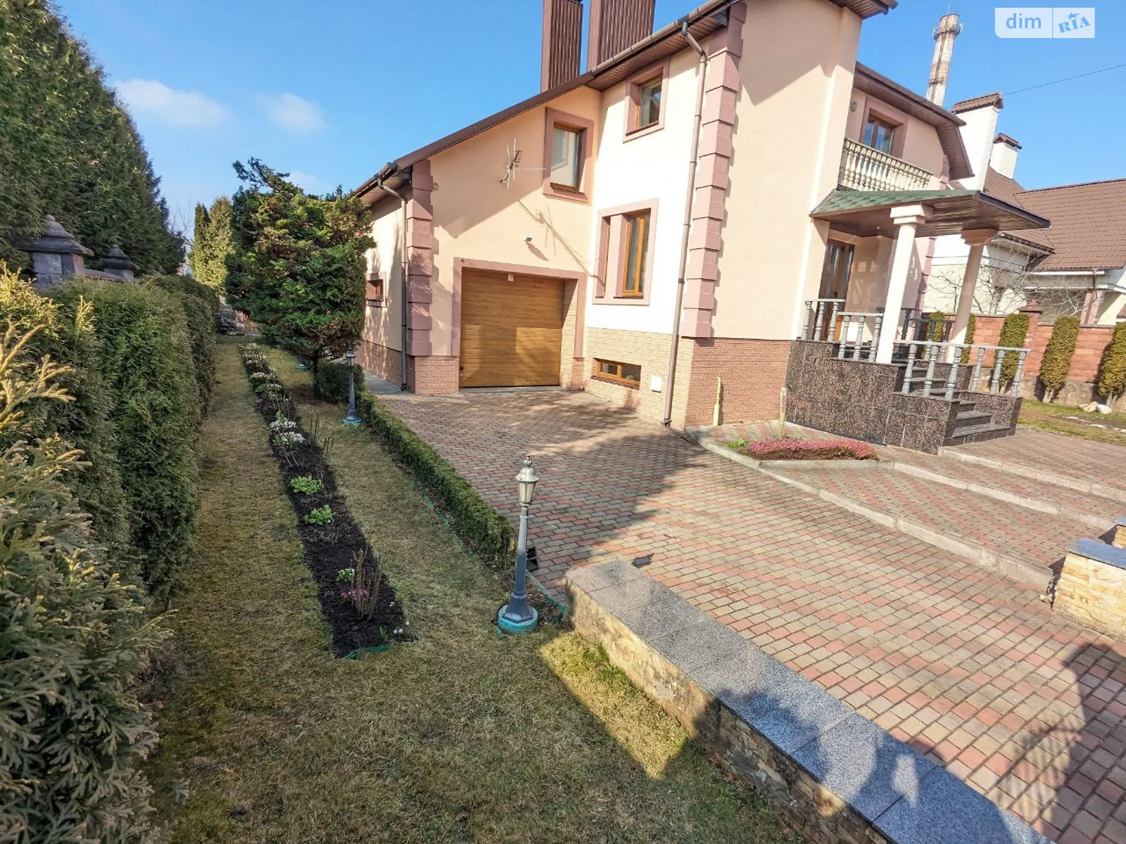 Продается дом на 2 этажа 319 кв. м с бассейном, цена: 335000 $ - фото 1