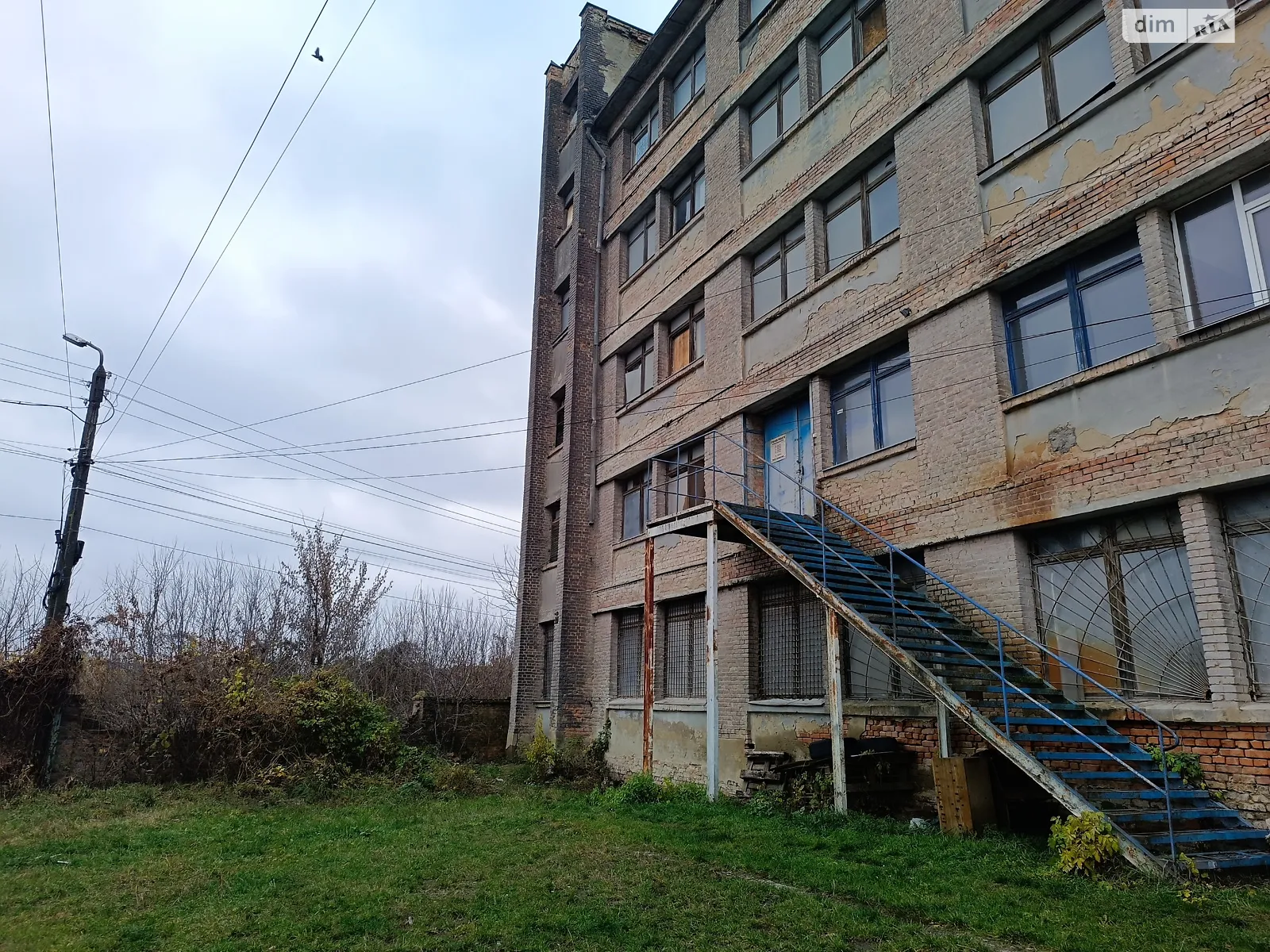 Сдается в аренду объект сферы услуг 602 кв. м в 5-этажном здании, цена: 18260 грн - фото 1