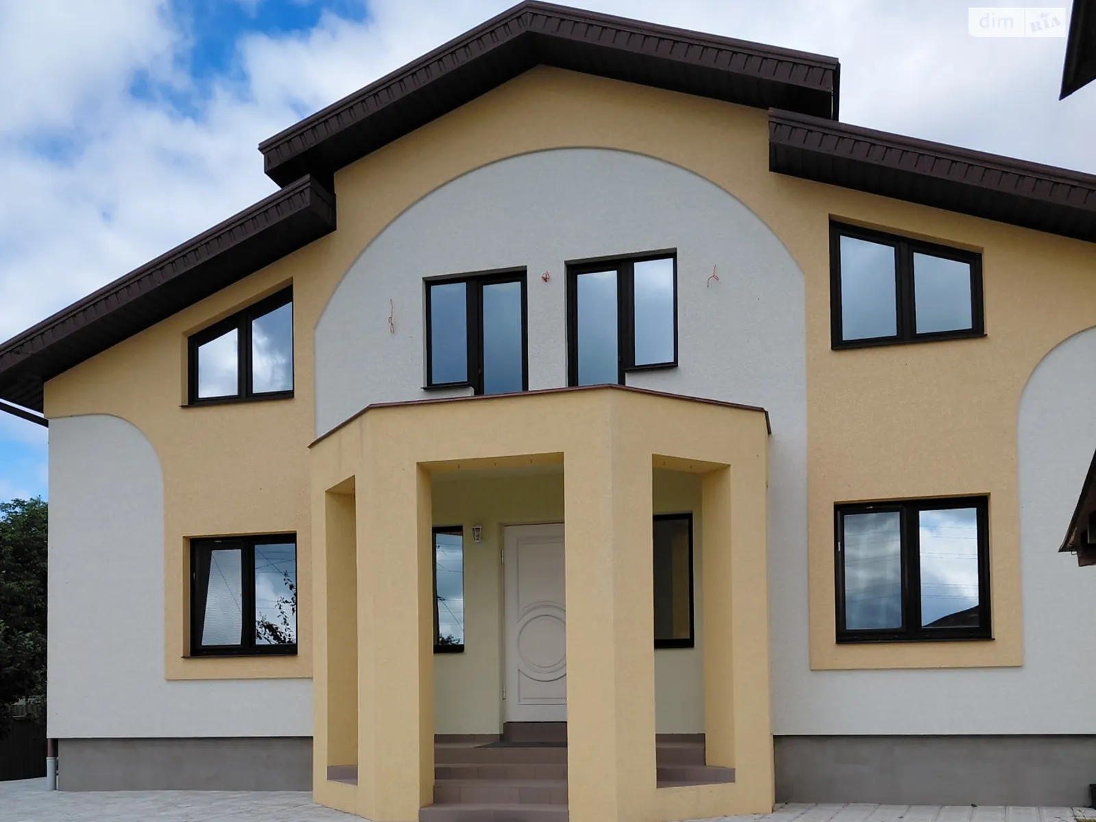 Продается дом на 2 этажа 271 кв. м с садом, цена: 550000 $ - фото 1