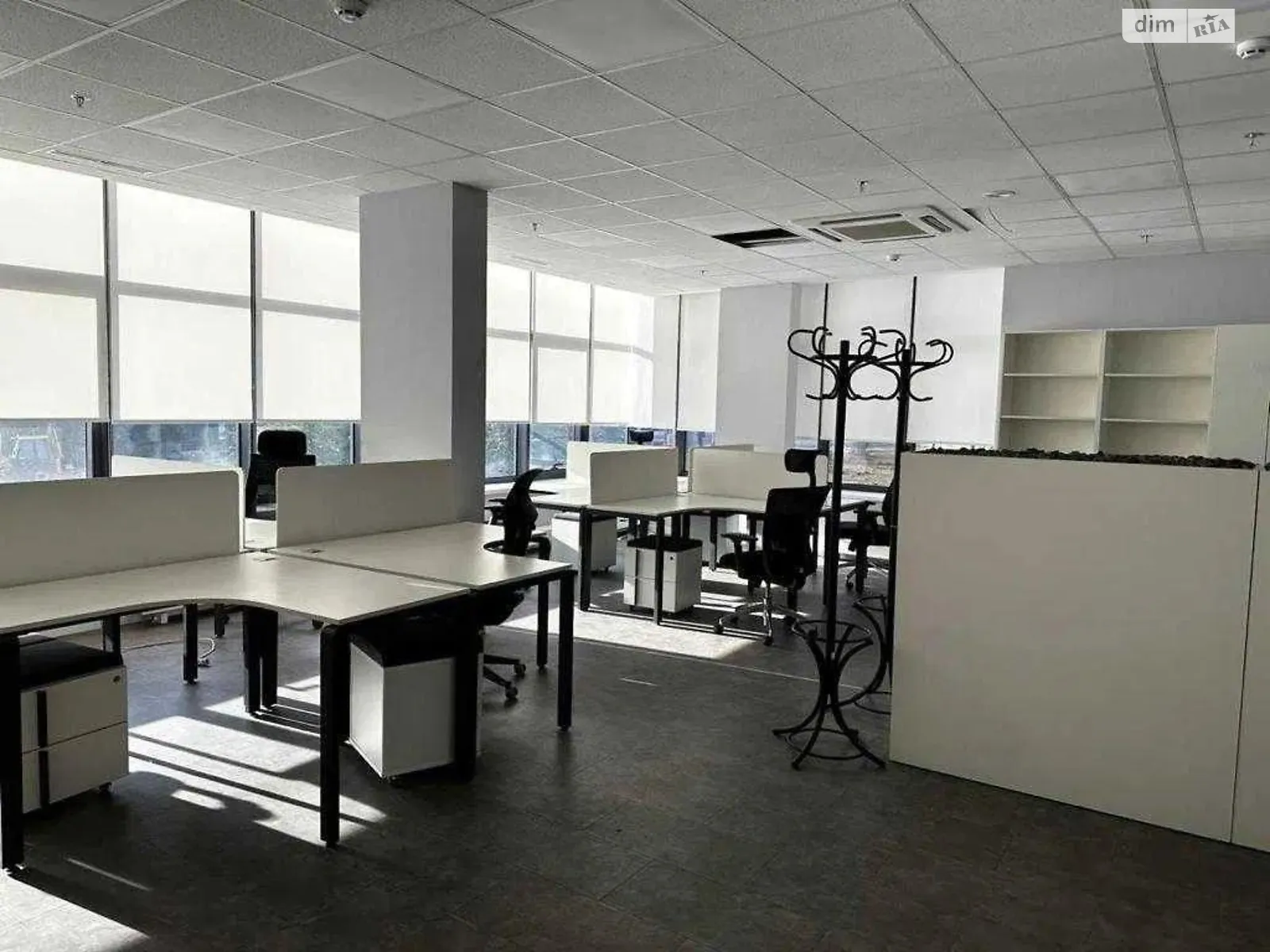 Сдается в аренду офис 240 кв. м в бизнес-центре, цена: 5500 $ - фото 1