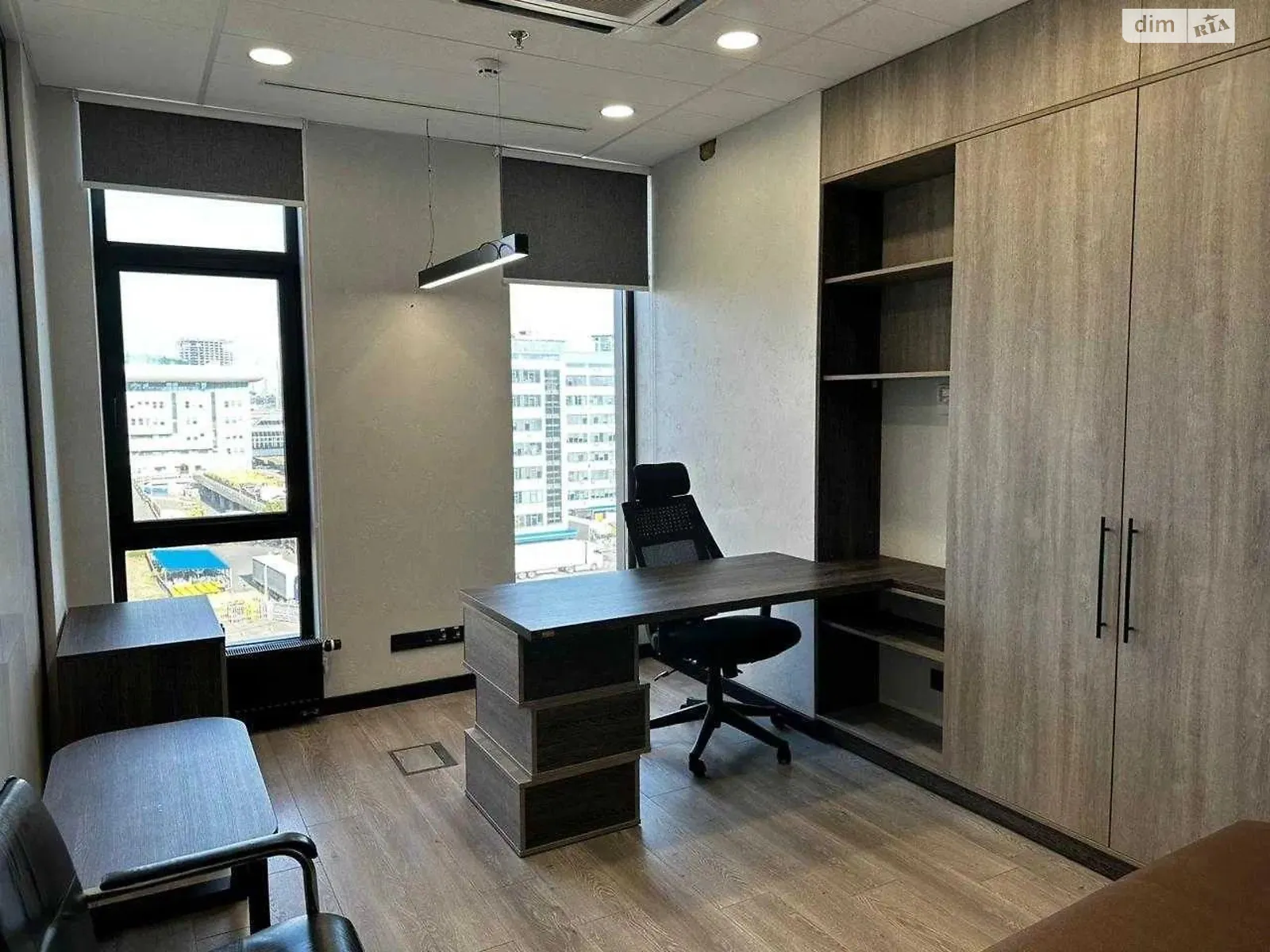 Сдается в аренду офис 250 кв. м в бизнес-центре, цена: 6100 $ - фото 1