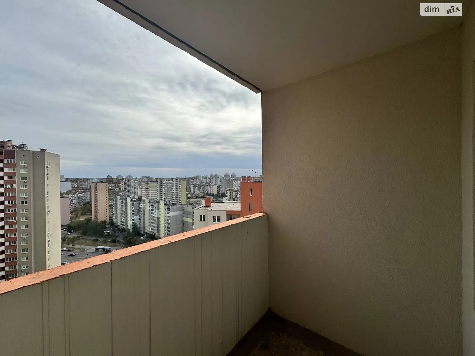 Продается 1-комнатная квартира 39 кв. м в Киеве, ул. Милославская, 18 - фото 1