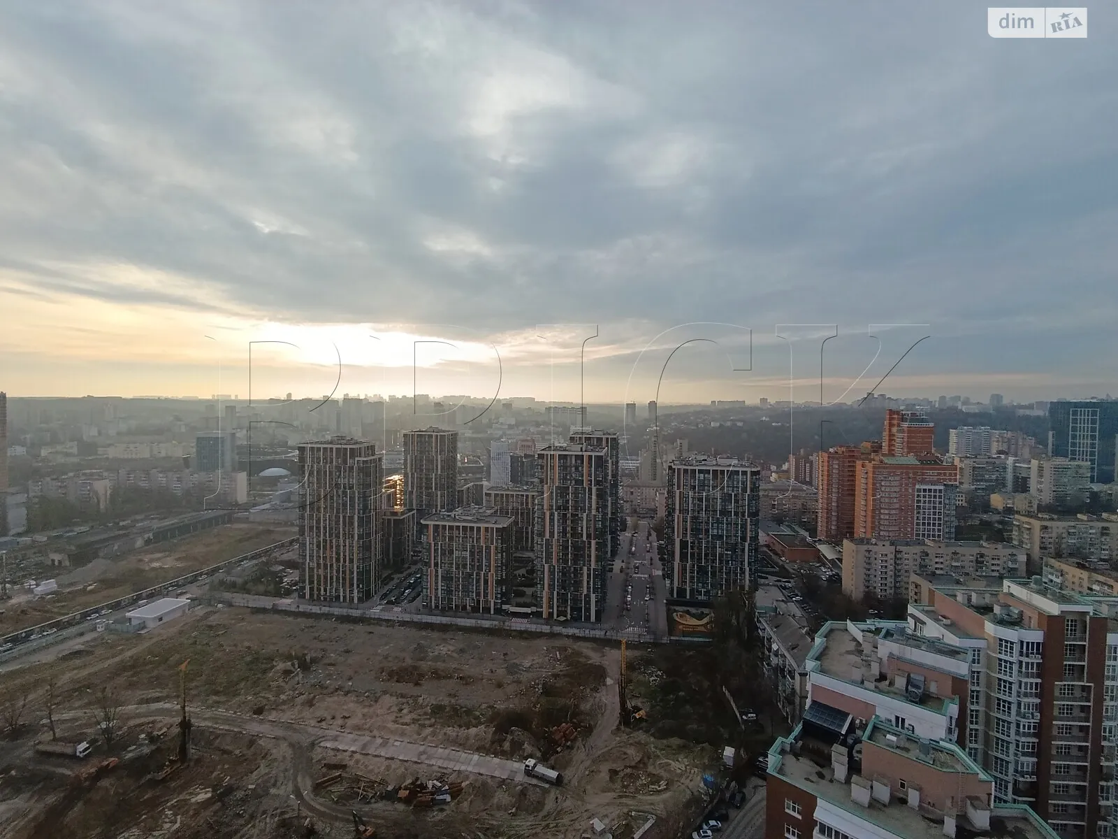 Продается 1-комнатная квартира 52 кв. м в Киеве, ул. Саперное Поле, 14/55 - фото 1