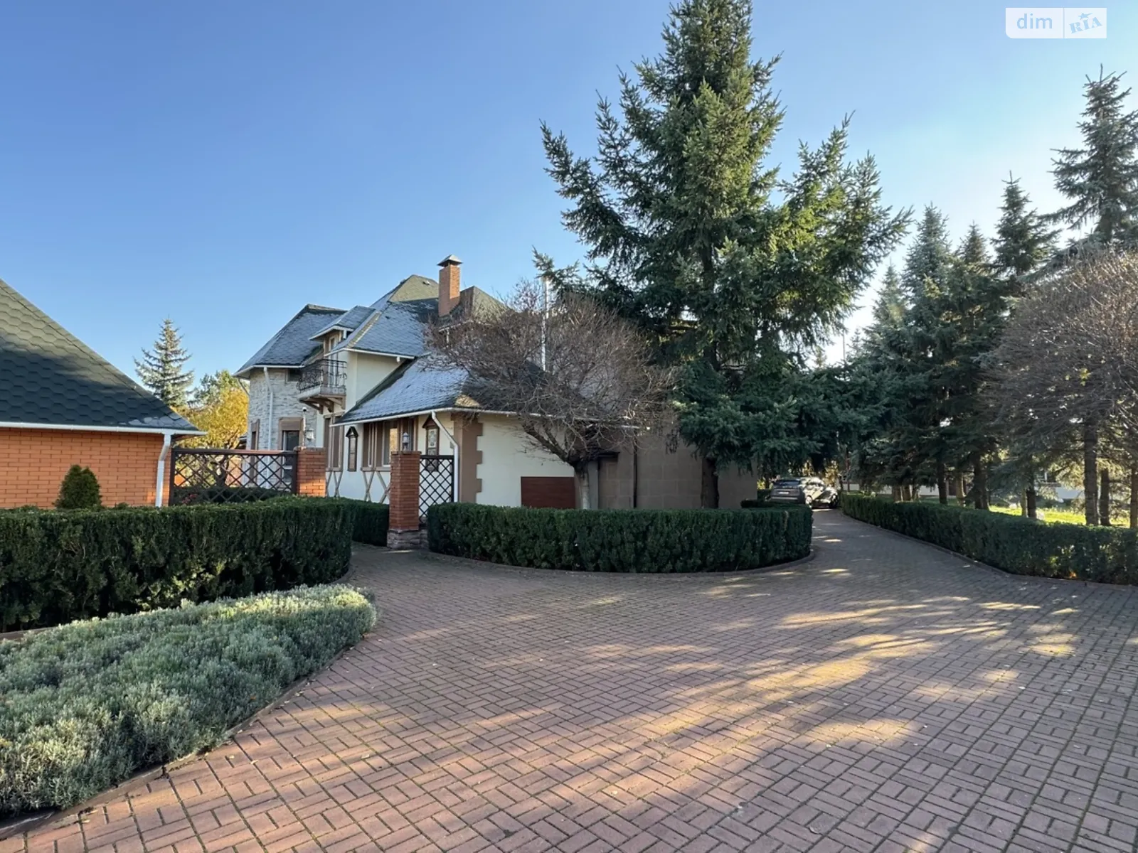 Сдается в аренду дом на 2 этажа 525 кв. м с балконом, цена: 5000 $ - фото 1