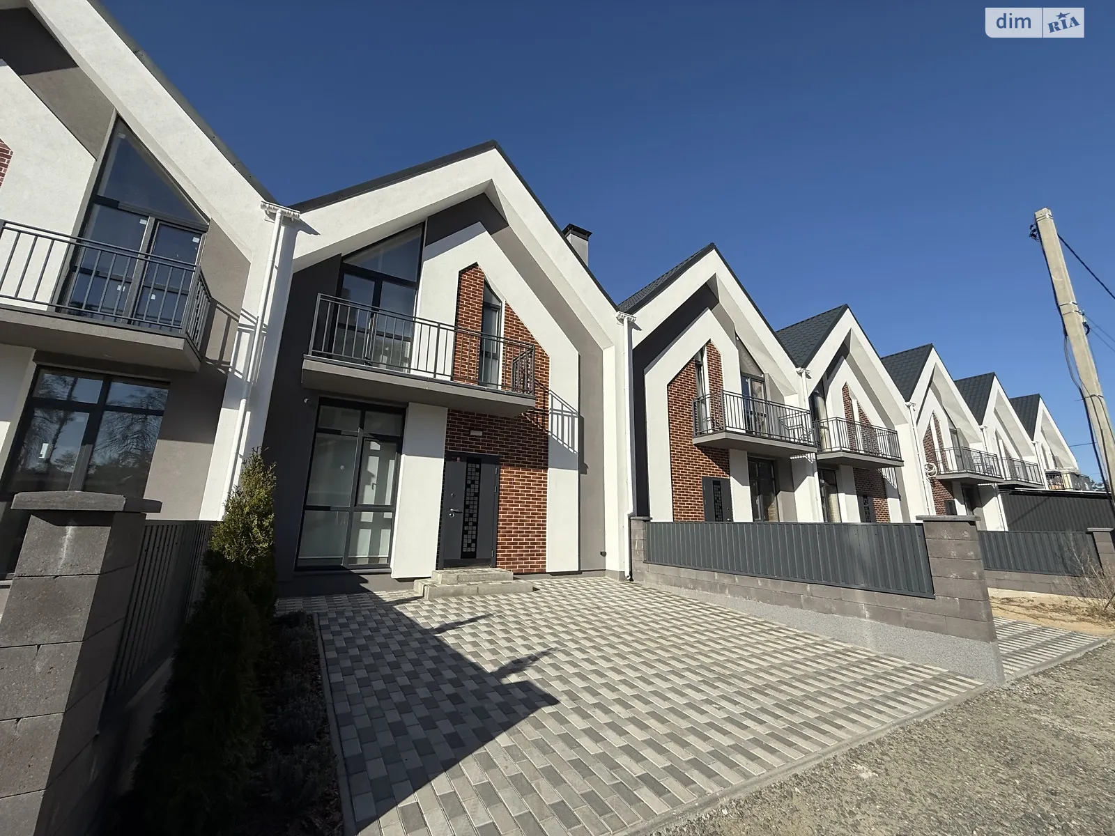 Продается дом на 2 этажа 98.7 кв. м с садом, цена: 65000 $ - фото 1