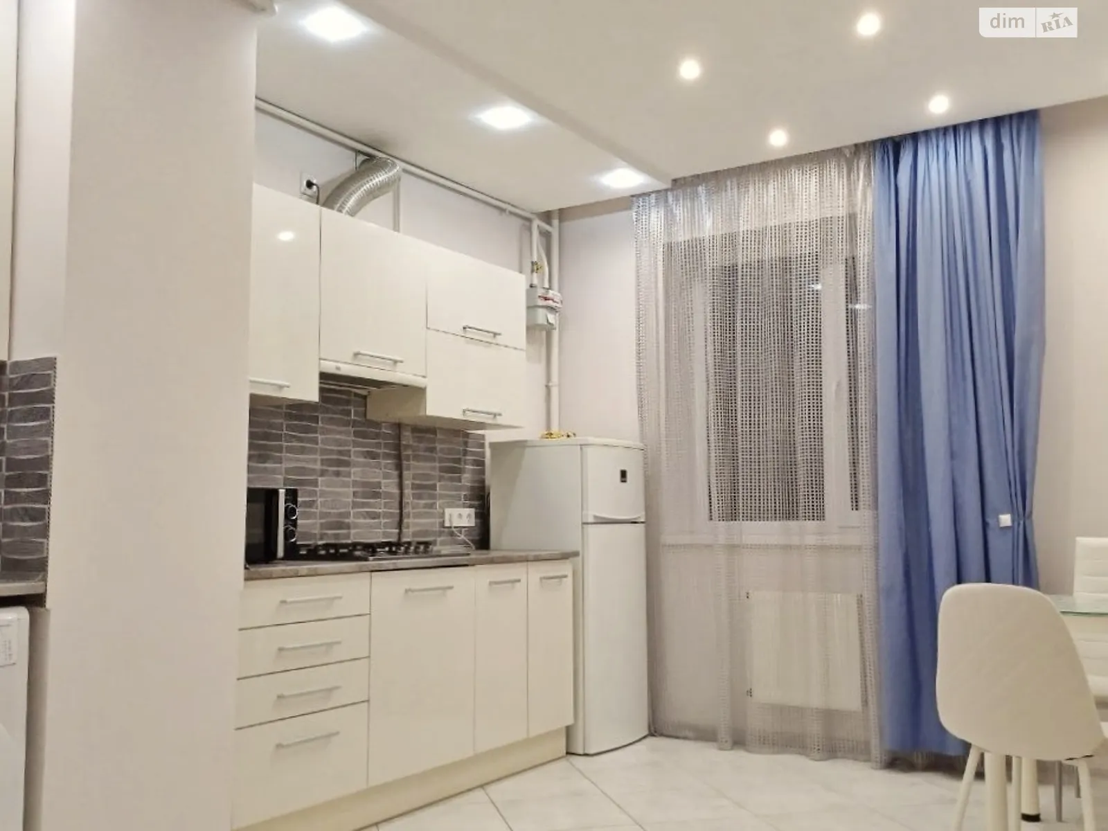 Сдается в аренду 1-комнатная квартира 47 кв. м в Львове, ул. Кравченко Ульяны, 8 - фото 1