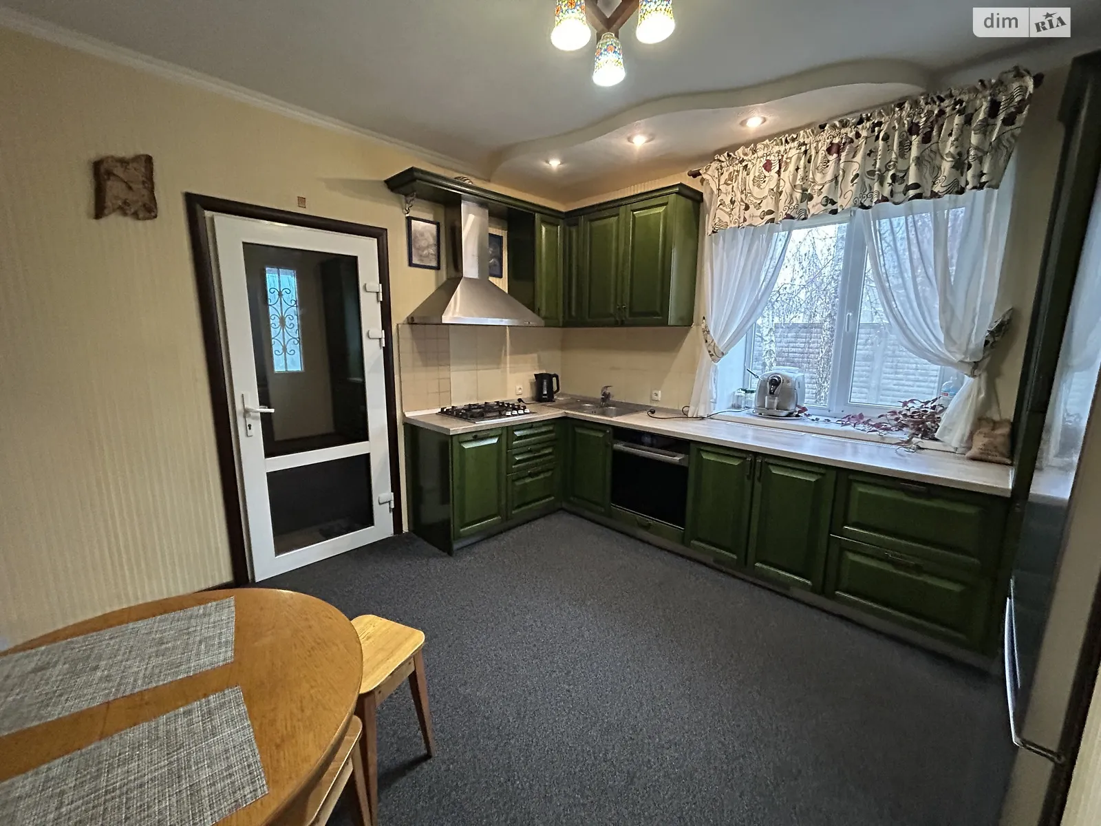 Сдается в аренду дом на 2 этажа 120 кв. м с участком, цена: 1000 $ - фото 1