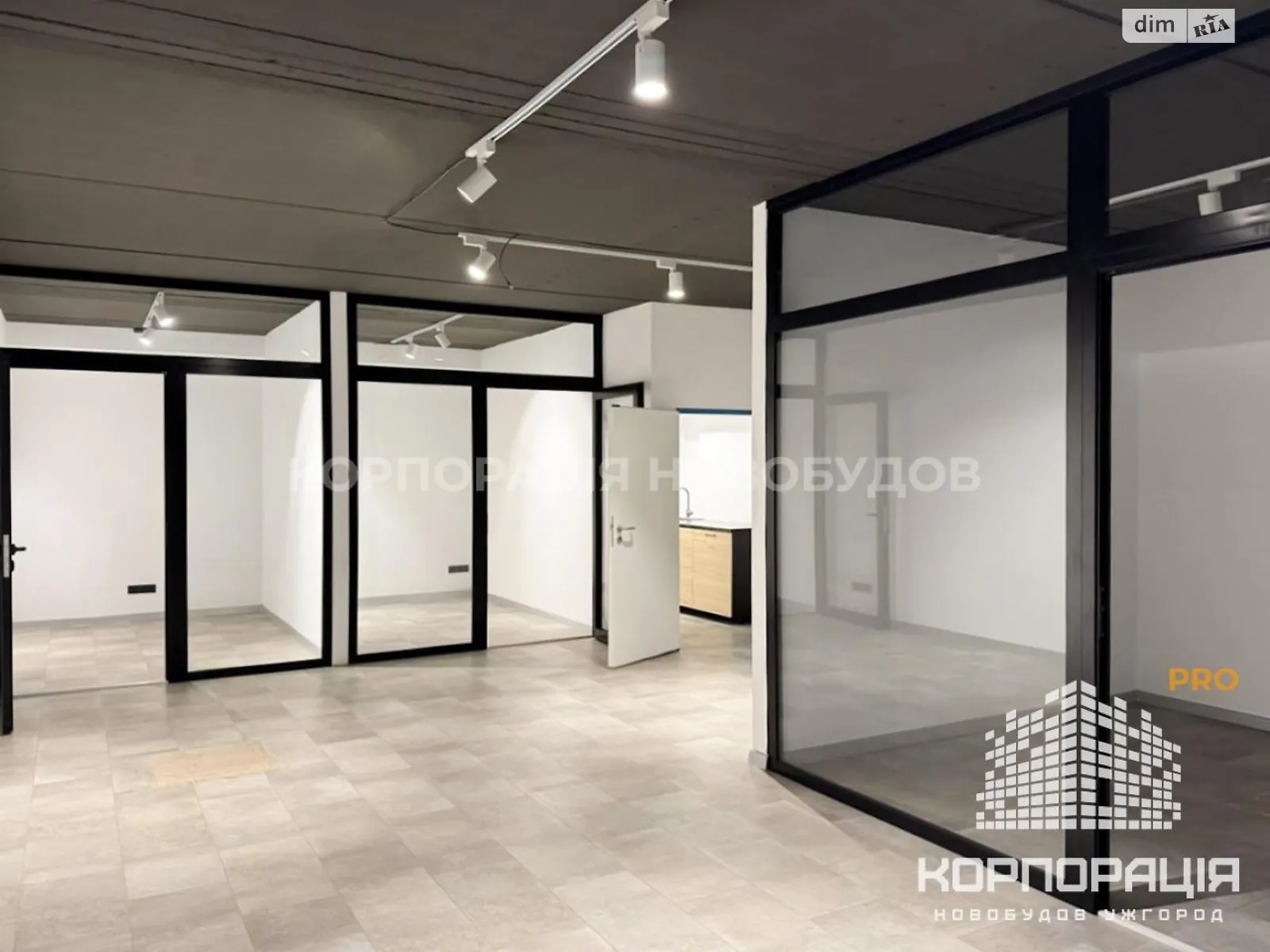 Сдается в аренду офис 230 кв. м в бизнес-центре, цена: 2300 $ - фото 1