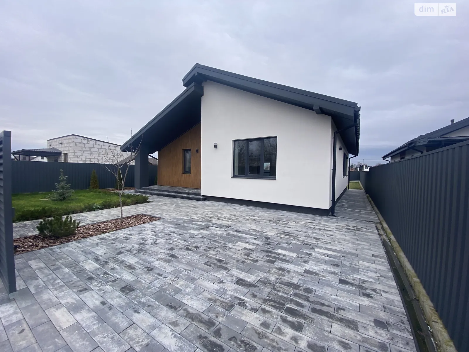 Продается одноэтажный дом 120 кв. м с мансардой, цена: 110000 $ - фото 1