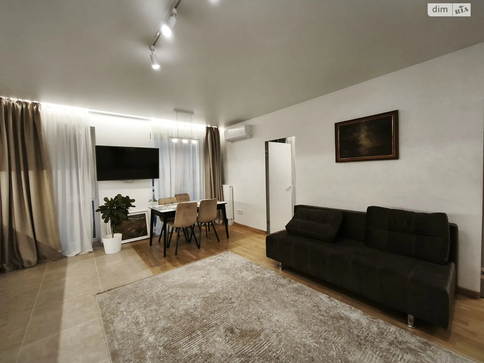 Продается 2-комнатная квартира 59 кв. м в Ужгороде, ул. Тлехаса, 19 - фото 1