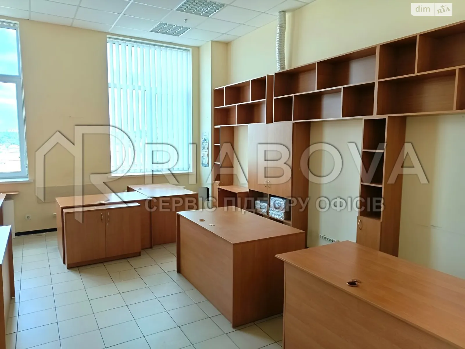 Сдается в аренду офис 672.4 кв. м в бизнес-центре, цена: 235340 грн - фото 1