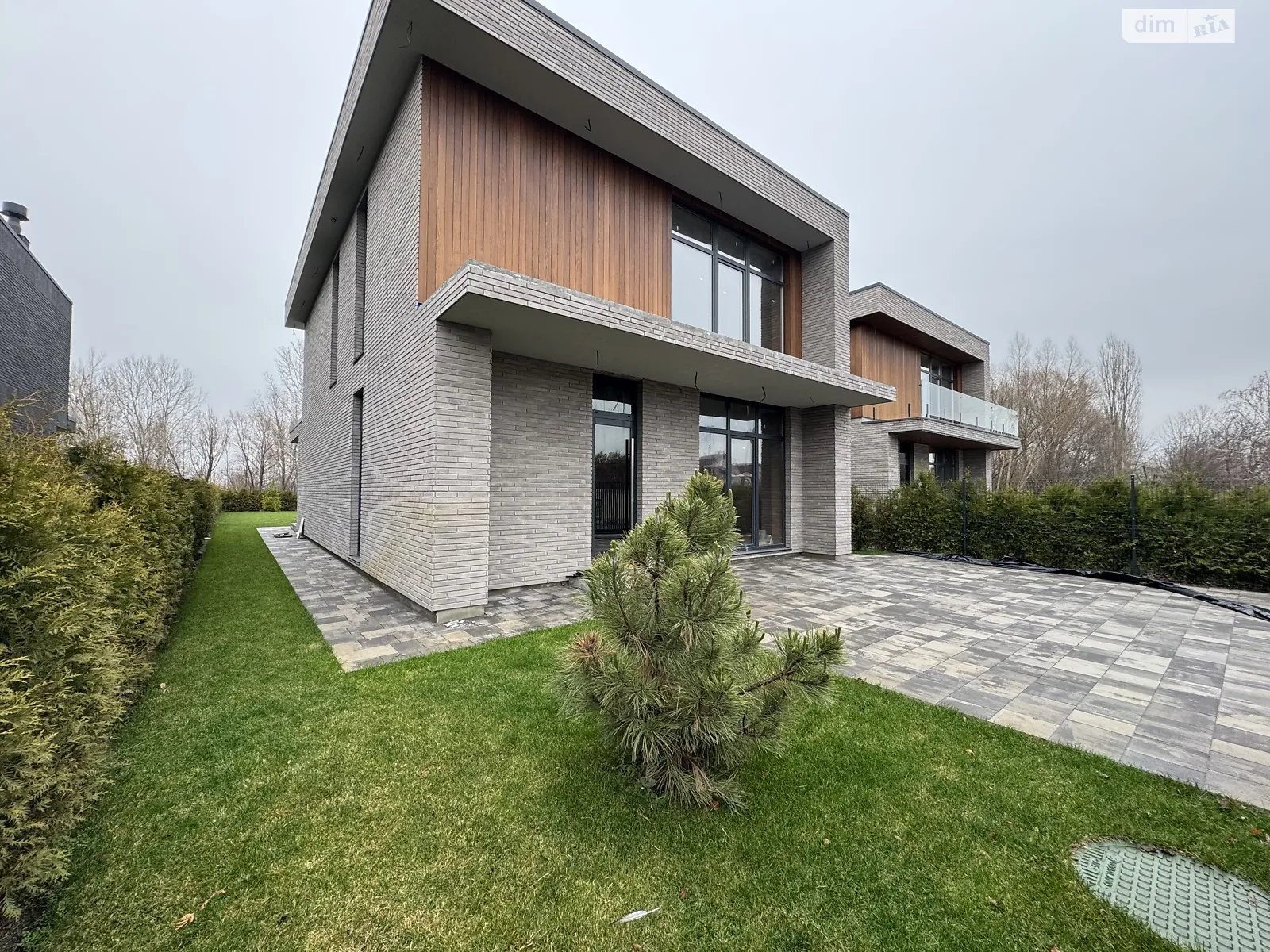 Продается дом на 2 этажа 180 кв. м с бассейном, цена: 310000 $ - фото 1