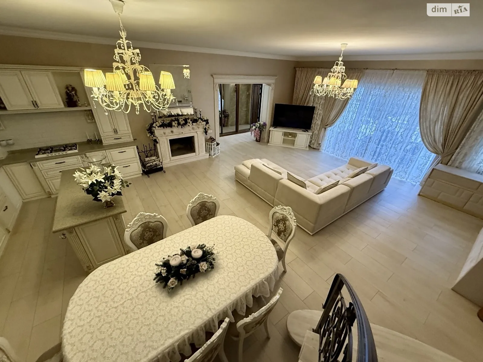 Сдается в аренду дом на 2 этажа 378 кв. м с камином, цена: 1500 $ - фото 1