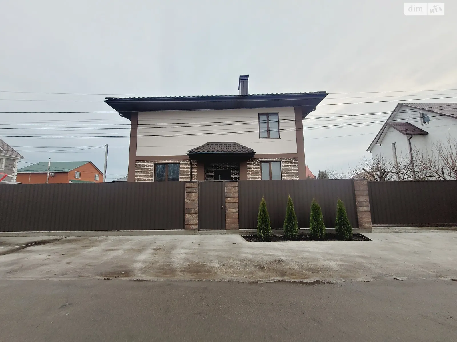 Продается дом на 2 этажа 220 кв. м с бассейном, цена: 180000 $ - фото 1