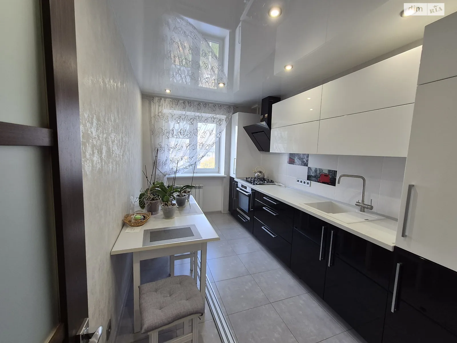 Продается 3-комнатная квартира 66.9 кв. м в Черноморске, ул. Защитников Украины(1 Мая) - фото 1