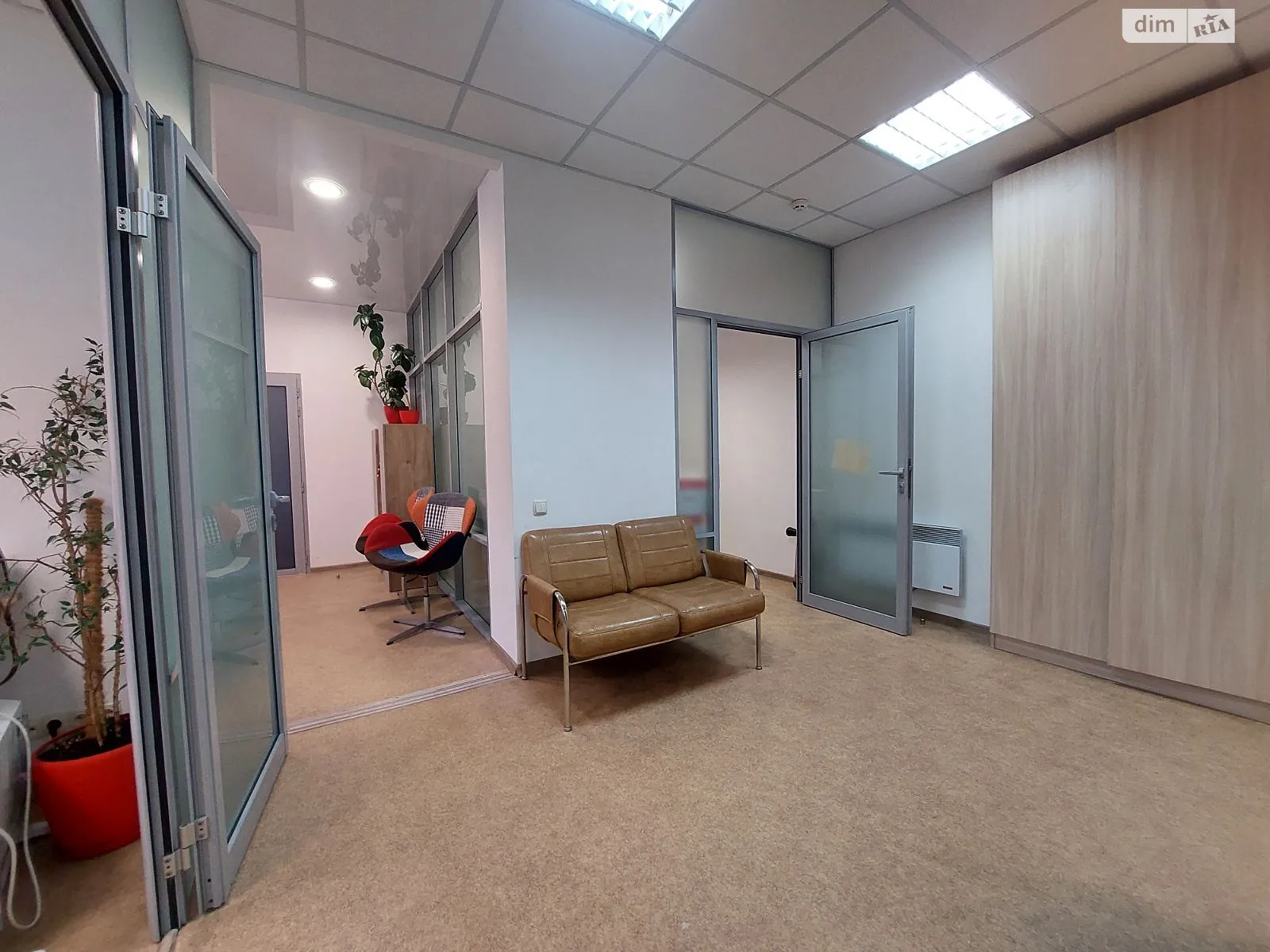 Сдается в аренду офис 93.2 кв. м в бизнес-центре, цена: 37200 грн - фото 1