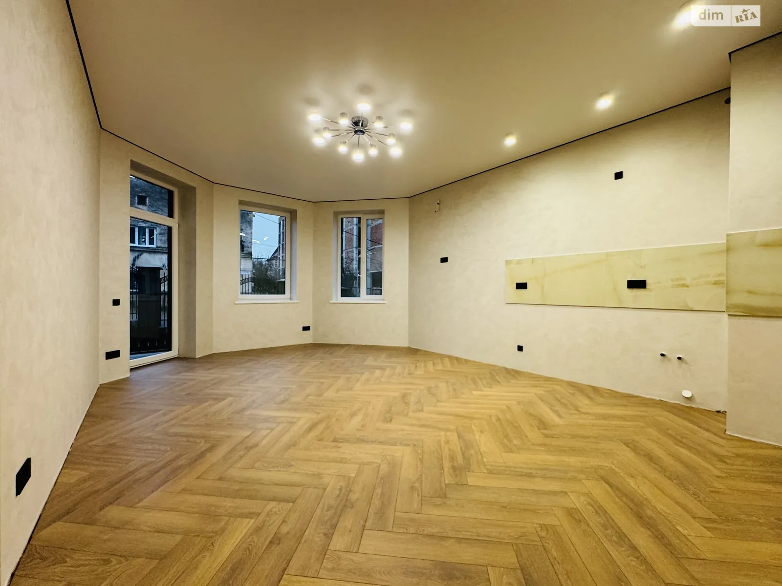 Продается 1-комнатная квартира 58 кв. м в Черновцах, ул. Дмитрия Ковалева(Минина Кузьмы), 14 - фото 1