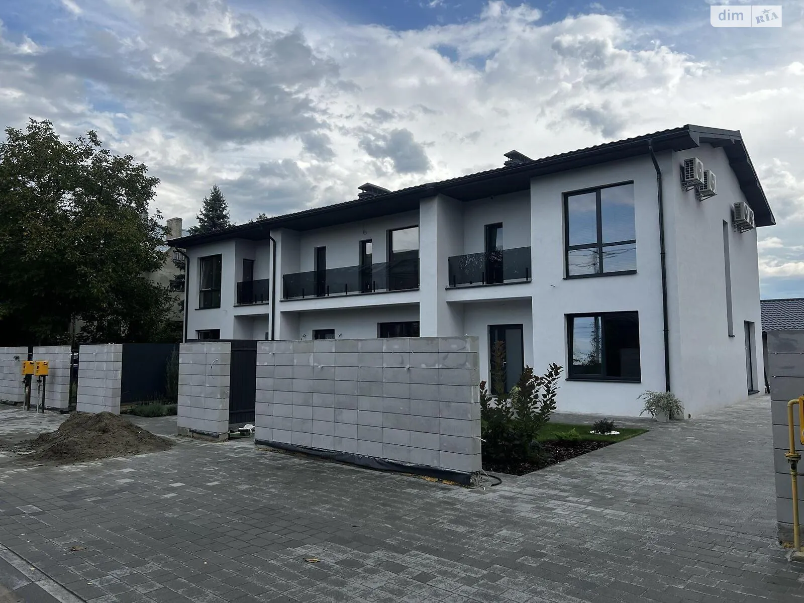 Продается дом на 2 этажа 135 кв. м с участком, цена: 98000 $ - фото 1