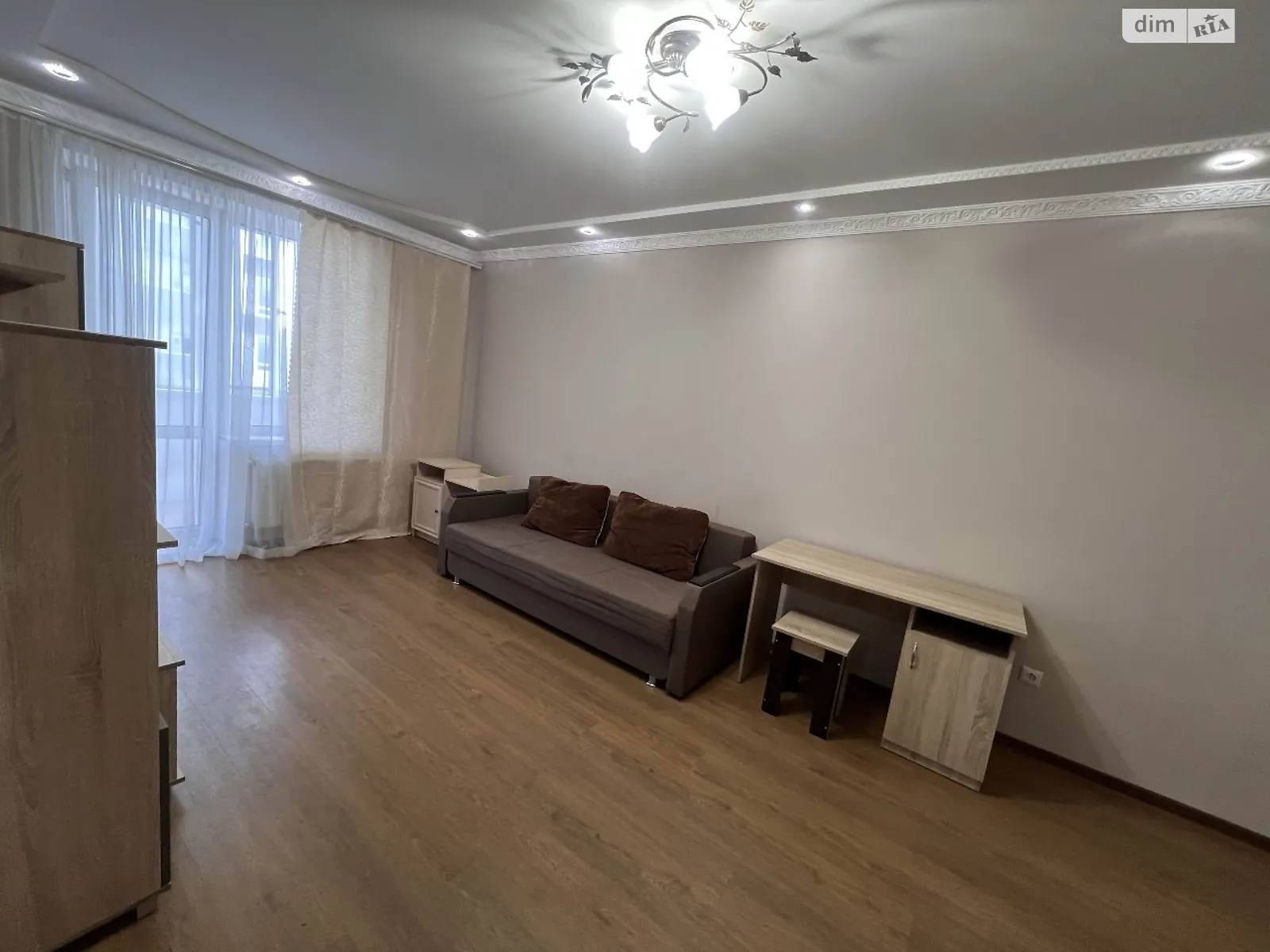 Сдается в аренду 2-комнатная квартира 72 кв. м в Ровно, ул. Дворецкая, 46-48 - фото 1