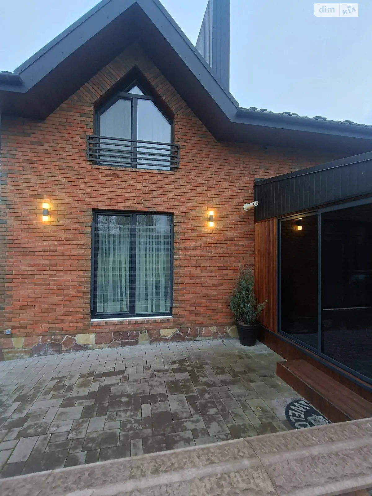 Продается дом на 2 этажа 180 кв. м с беседкой, цена: 360000 $ - фото 1