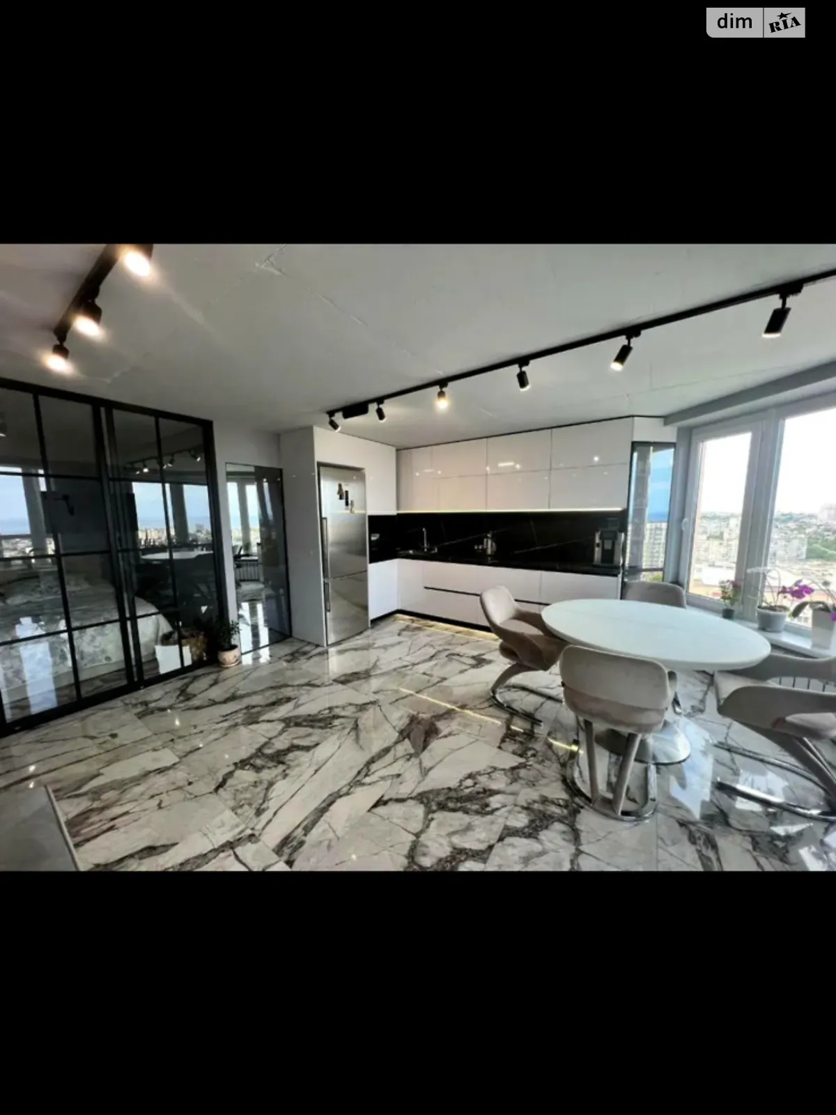 Продається 2-кімнатна квартира 82 кв. м у Одесі - фото 1