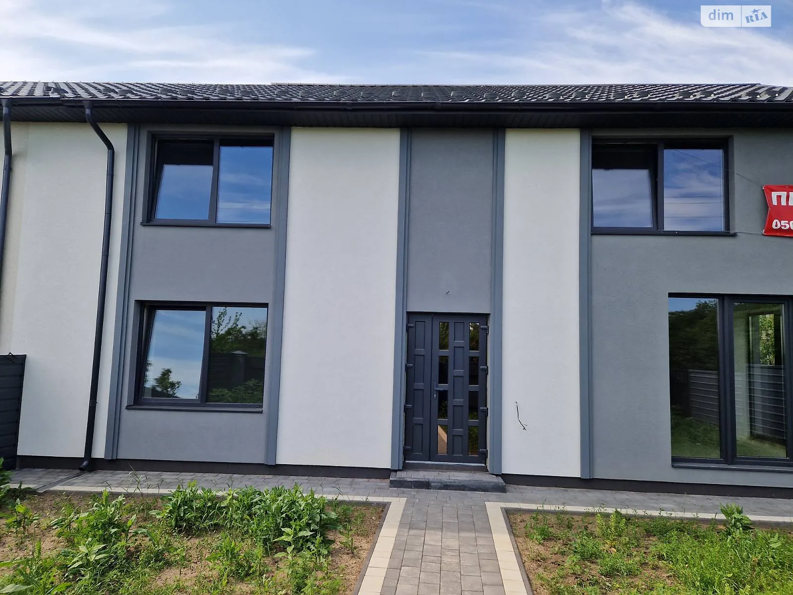 Продается дом на 2 этажа 190 кв. м с бассейном, цена: 129000 $ - фото 1