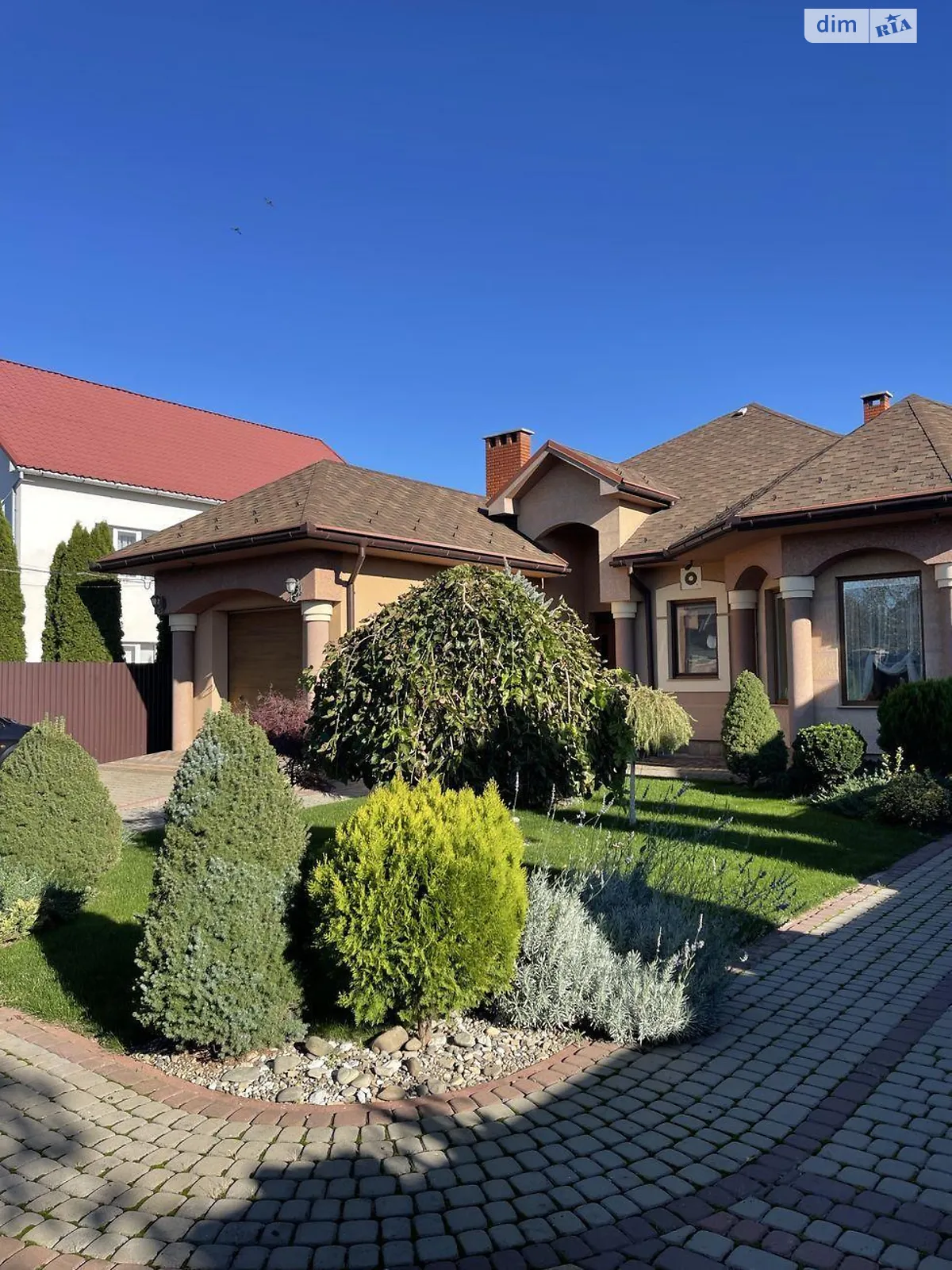 Сдается в аренду одноэтажный дом 250 кв. м с верандой, цена: 1700 € - фото 1