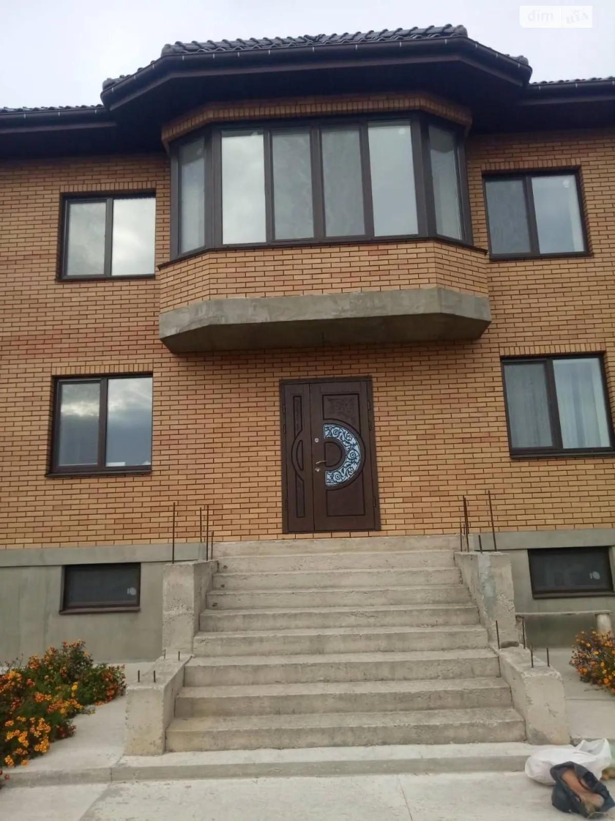 Продается дом на 3 этажа 400 кв. м с садом, цена: 600000 $ - фото 1