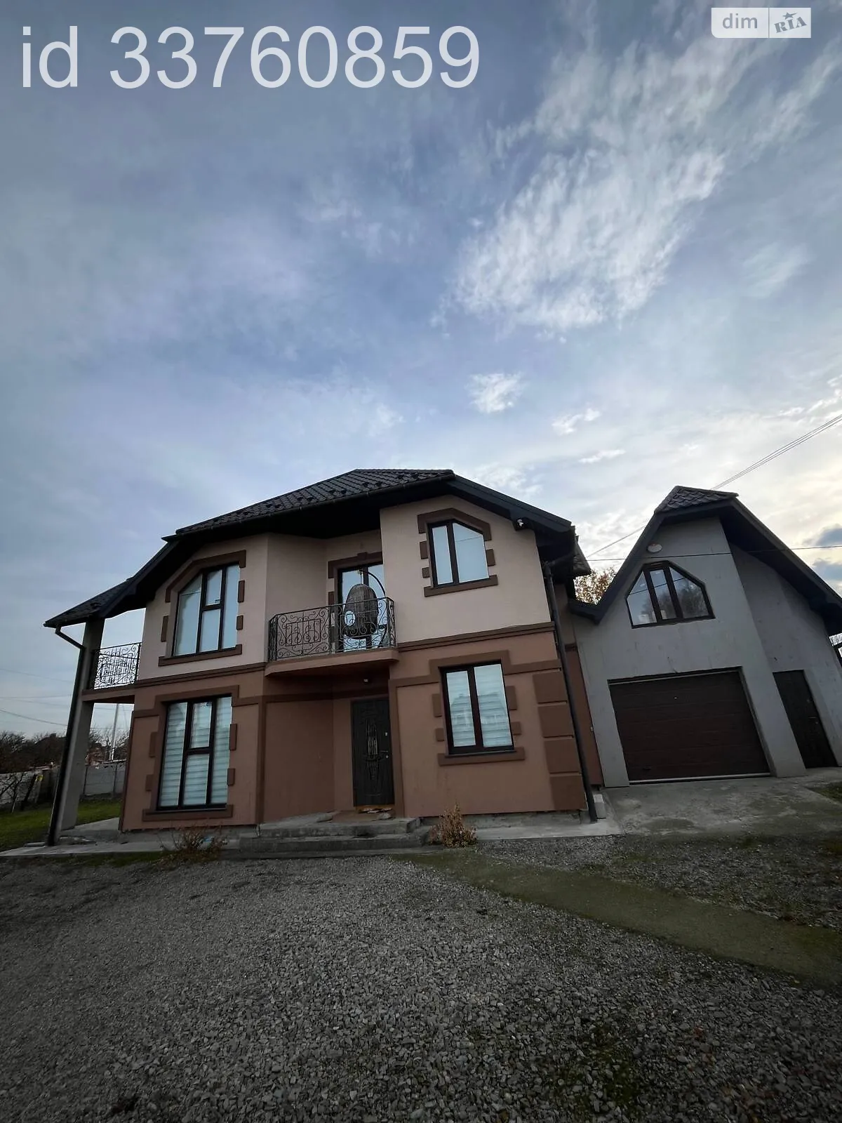 Продается дом на 2 этажа 197 кв. м с подвалом, цена: 325000 € - фото 1