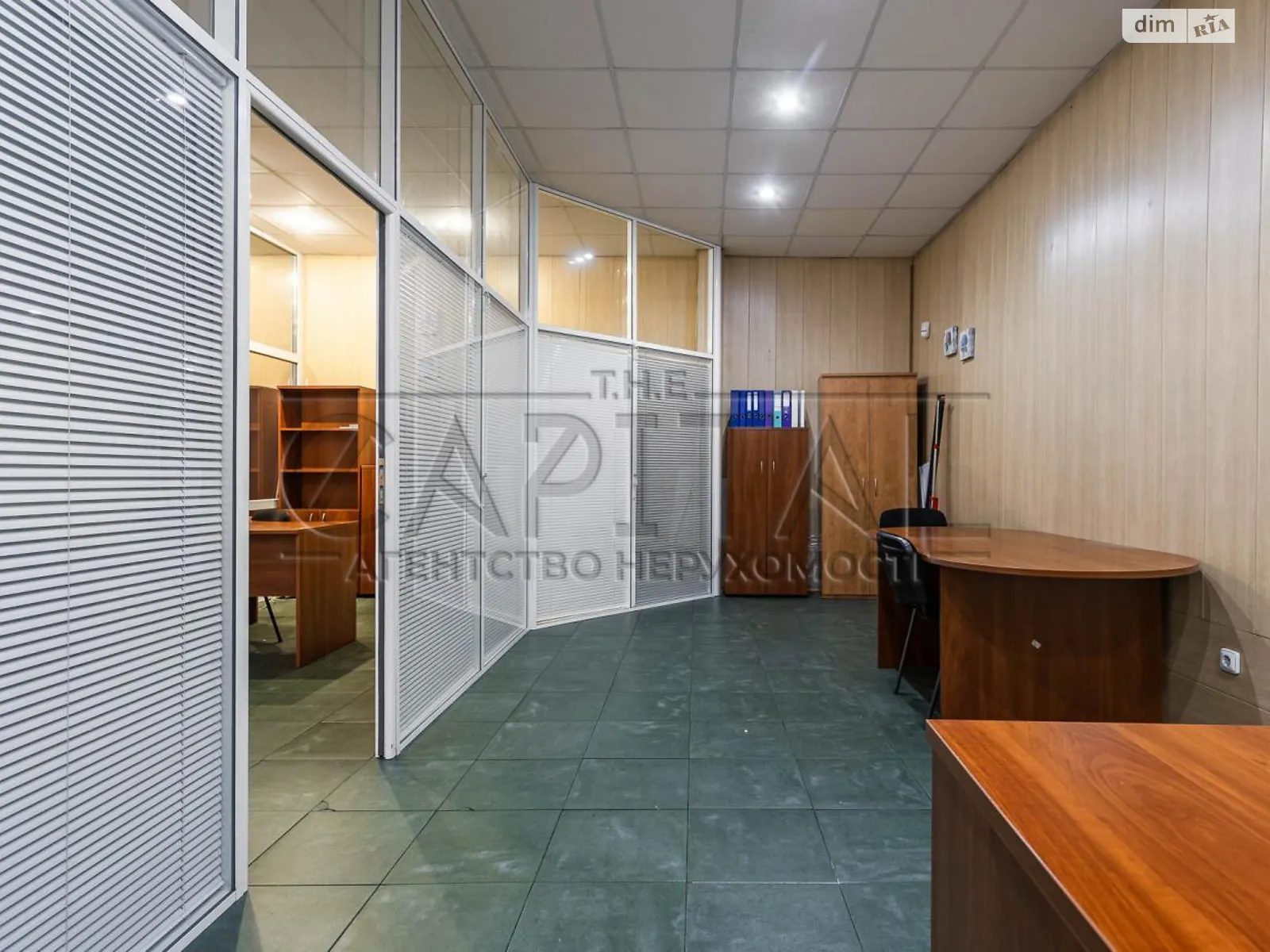 Здається в оренду офіс 71 кв. м в бізнес-центрі, цена: 1000 $ - фото 1