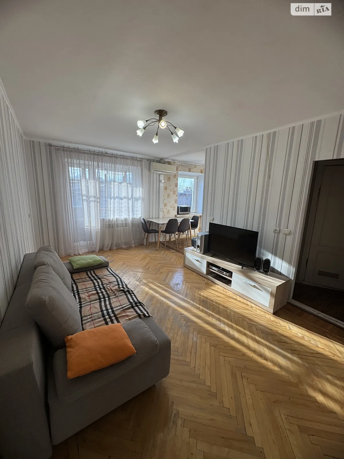 Продается 3-комнатная квартира 58 кв. м в Харькове, ул. Защитников Неба(Тобольская), 52 - фото 1